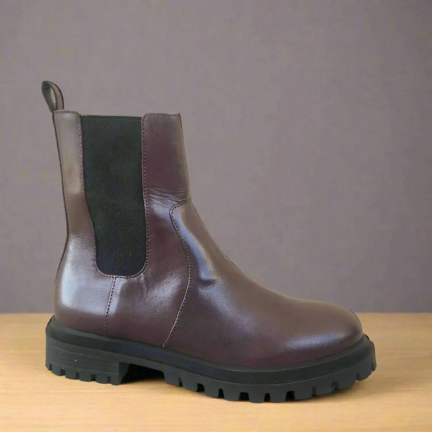 Women's Chelsea Leather Boots