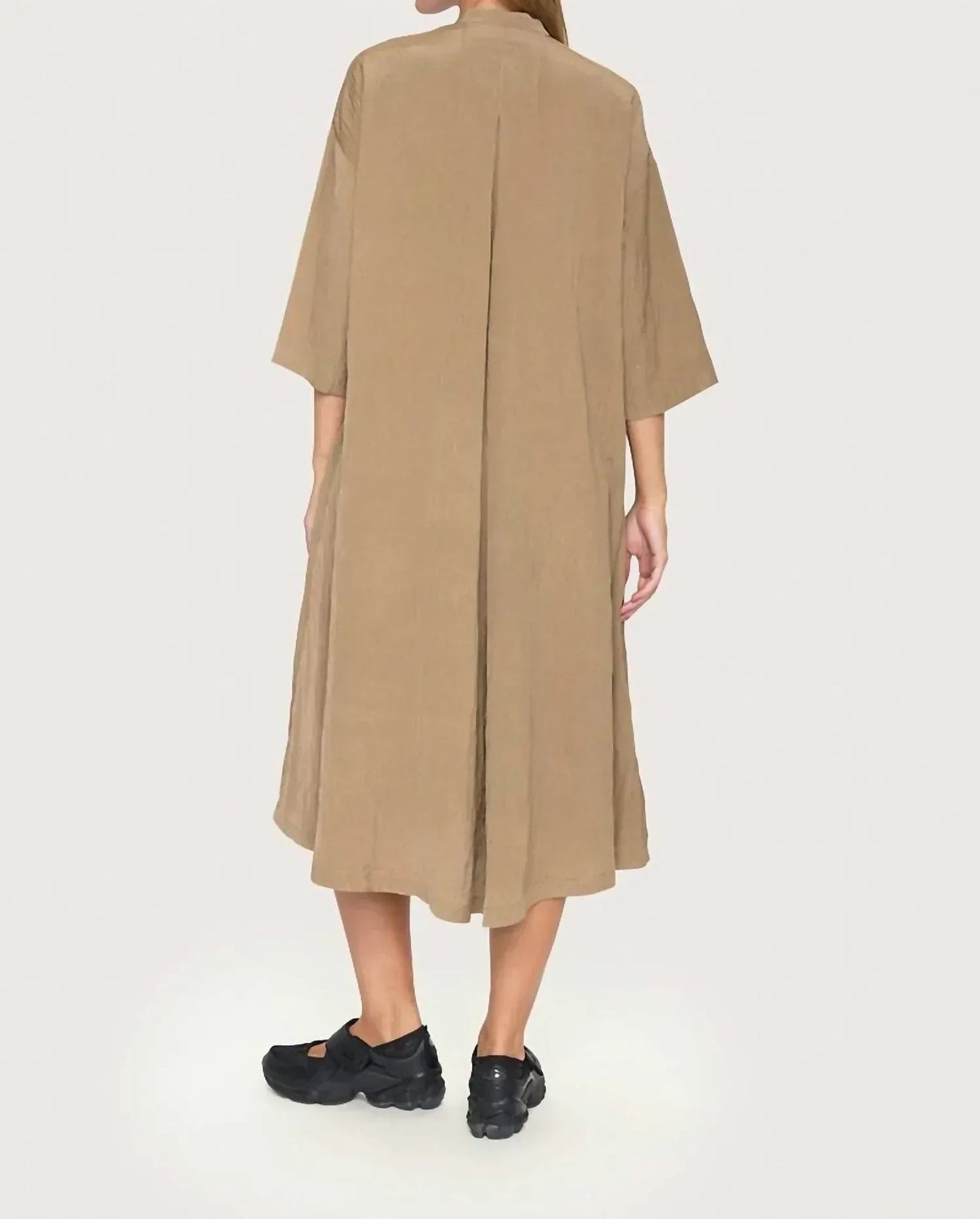 Faules lustiges entspanntes seidiges Kreppkleid