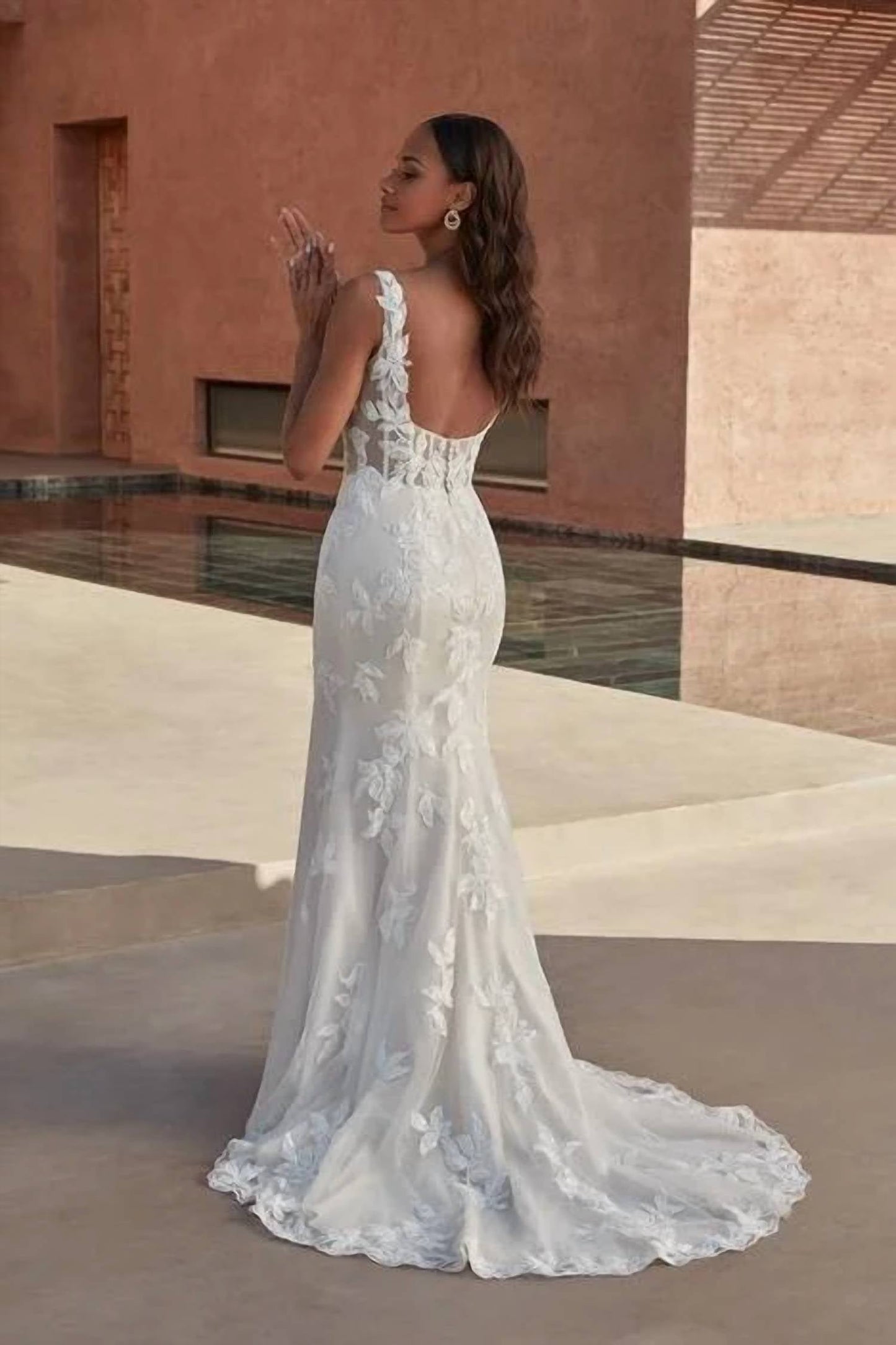Hochzeitskleid aus Perlenspitze und Tüll