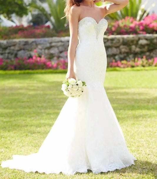 Fit-and-Flare Brautkleid mit Swarovski-Kristallstickerei