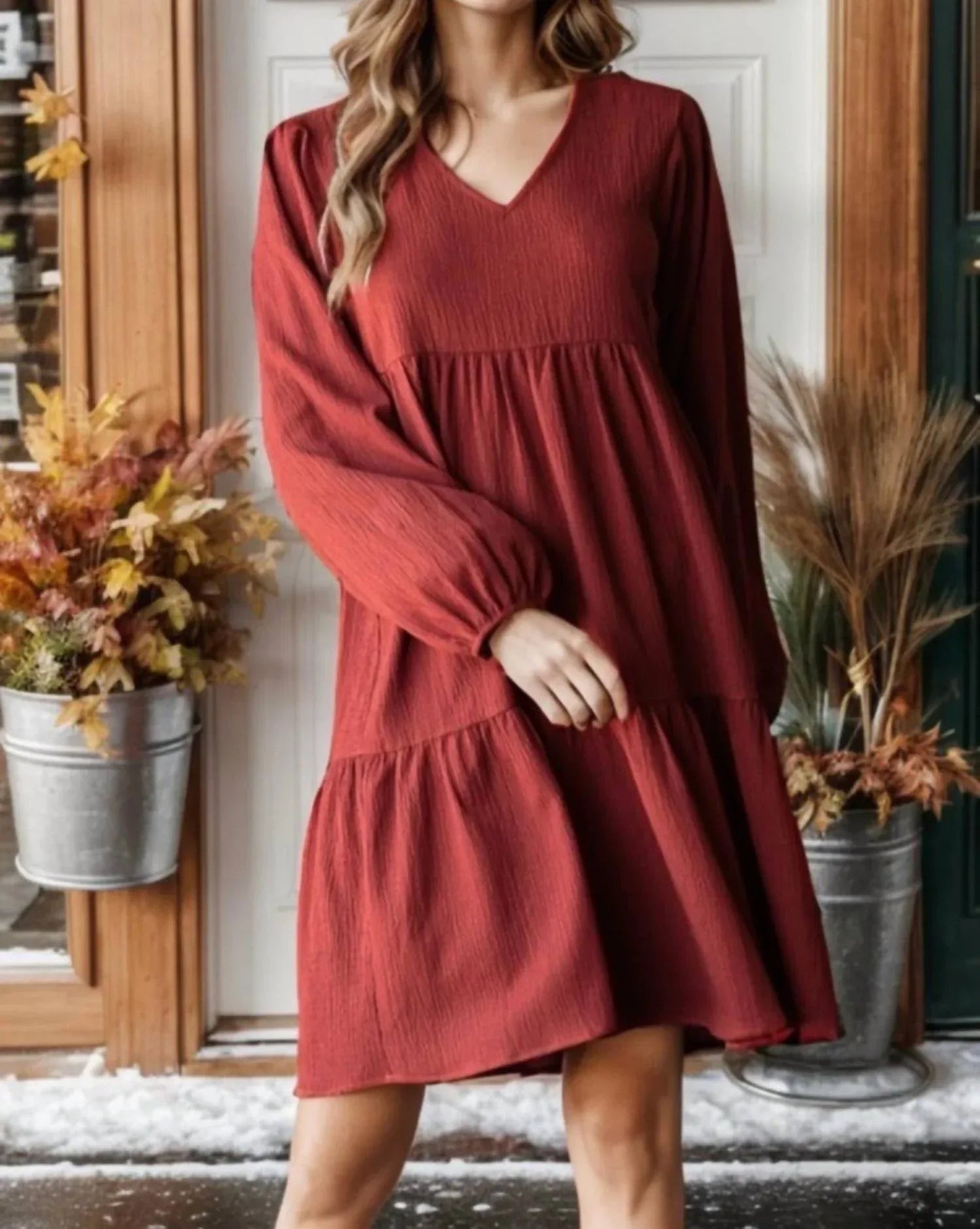 Kleid mit Puffärmeln und Stufenrock