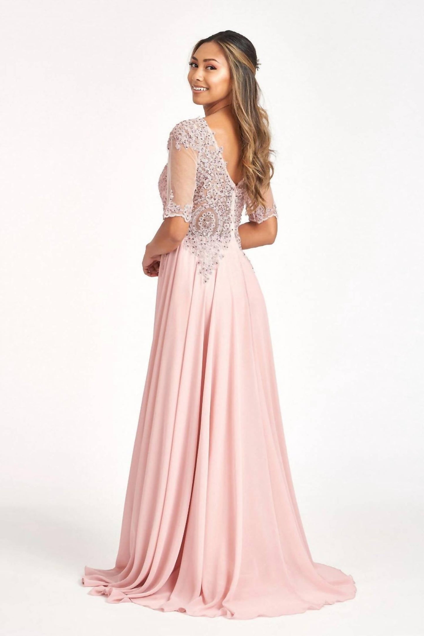 Besticktes Chiffon-Kleid mit V-Ausschnitt