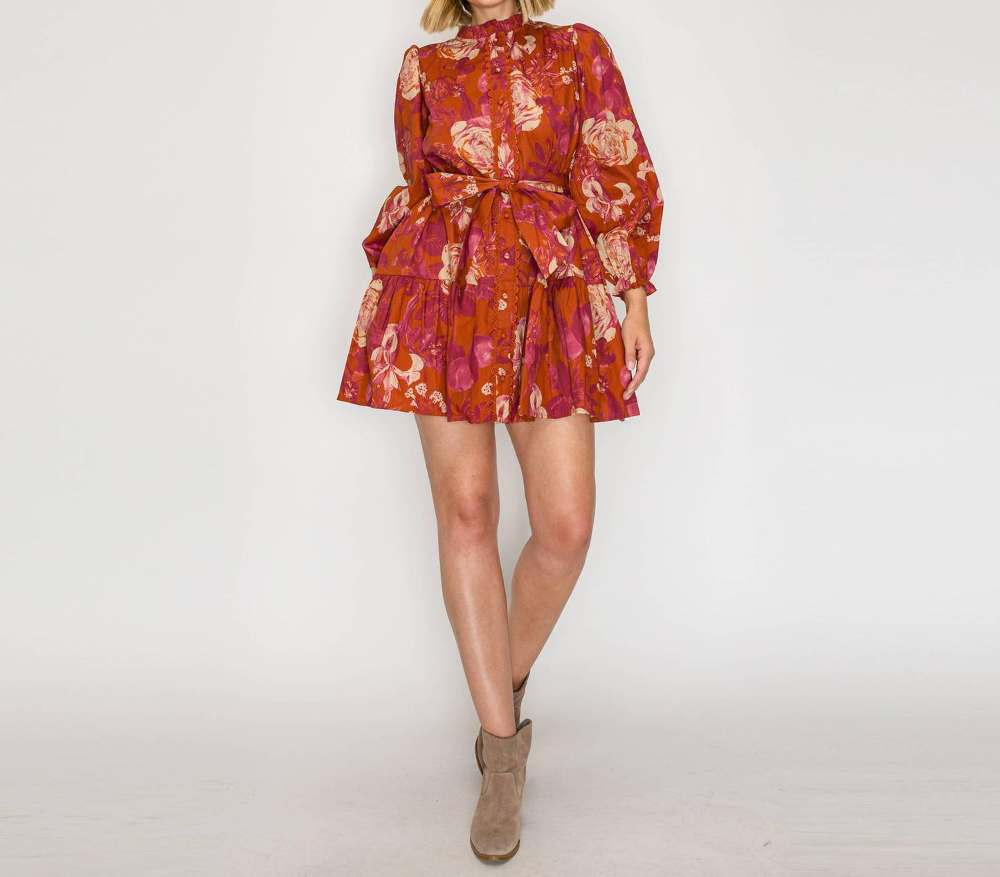 Rustikales Minikleid mit Rosenprint