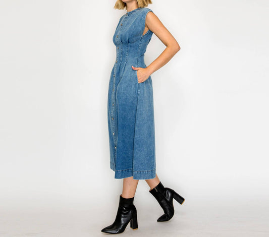 Zeitloses Hemdblusenkleid in Midilänge