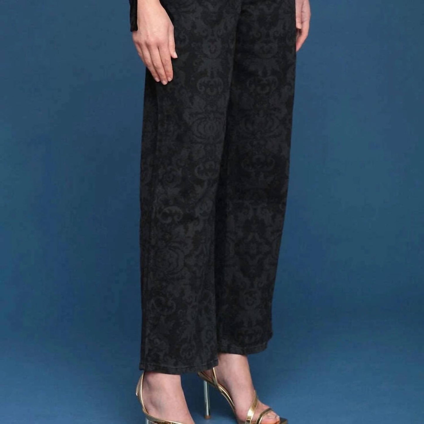 Barocke Jeans mit weitem Bein