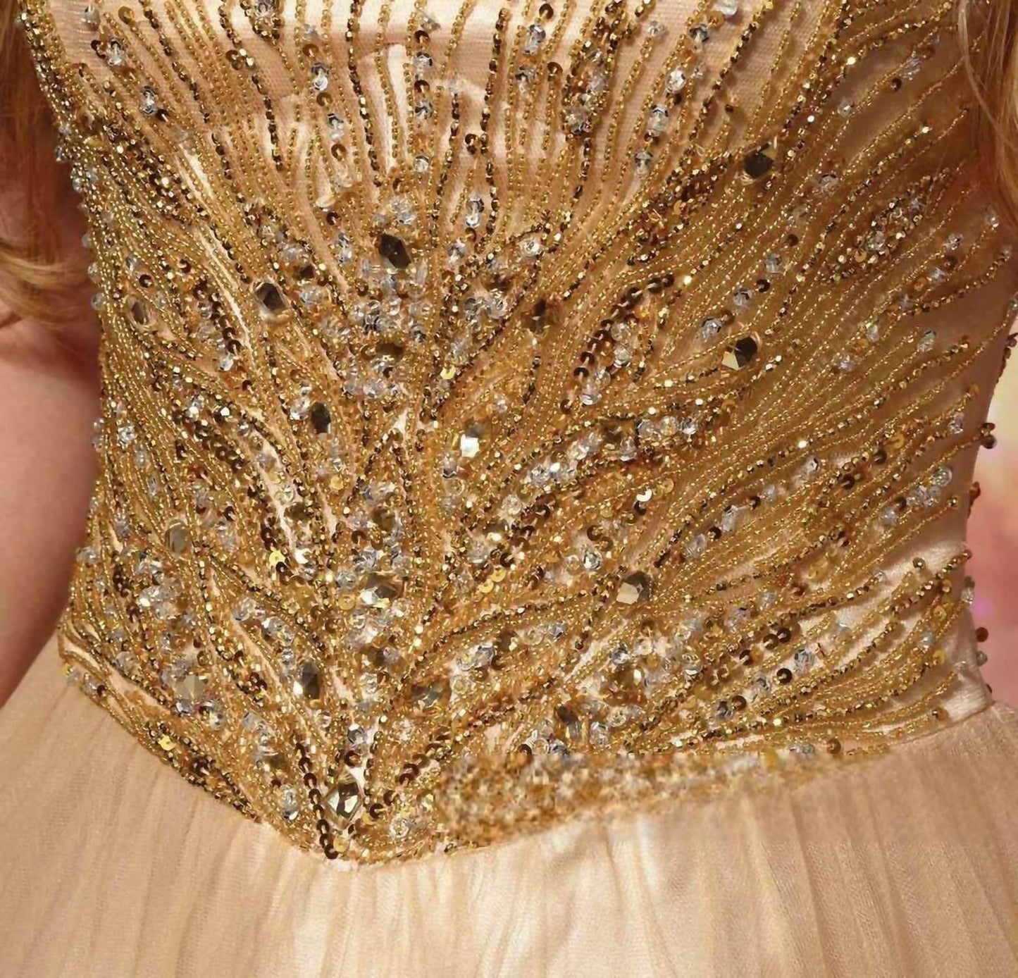 Ballkleid aus Tüll mit Perlen-Mieder