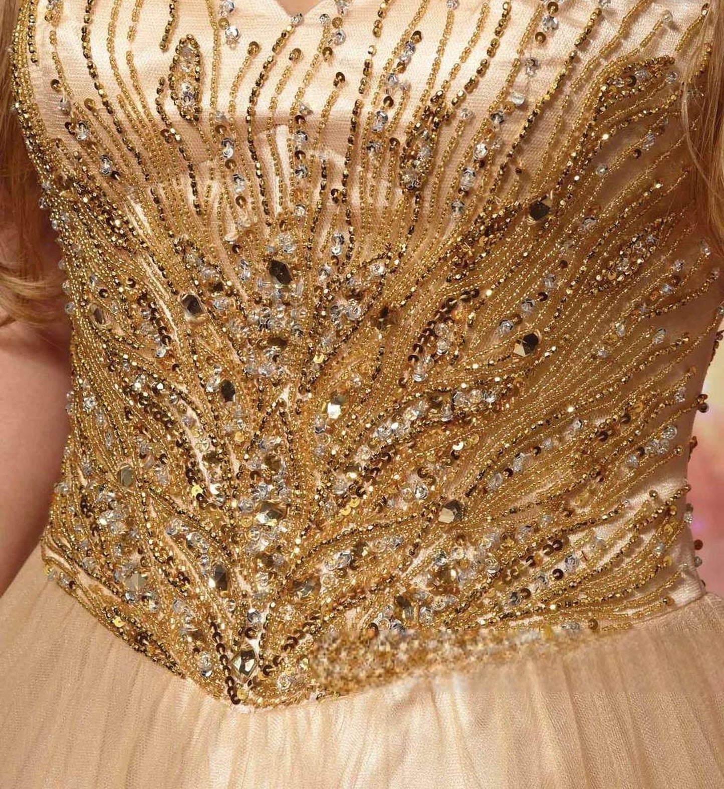 Ballkleid aus Tüll mit Perlen-Mieder