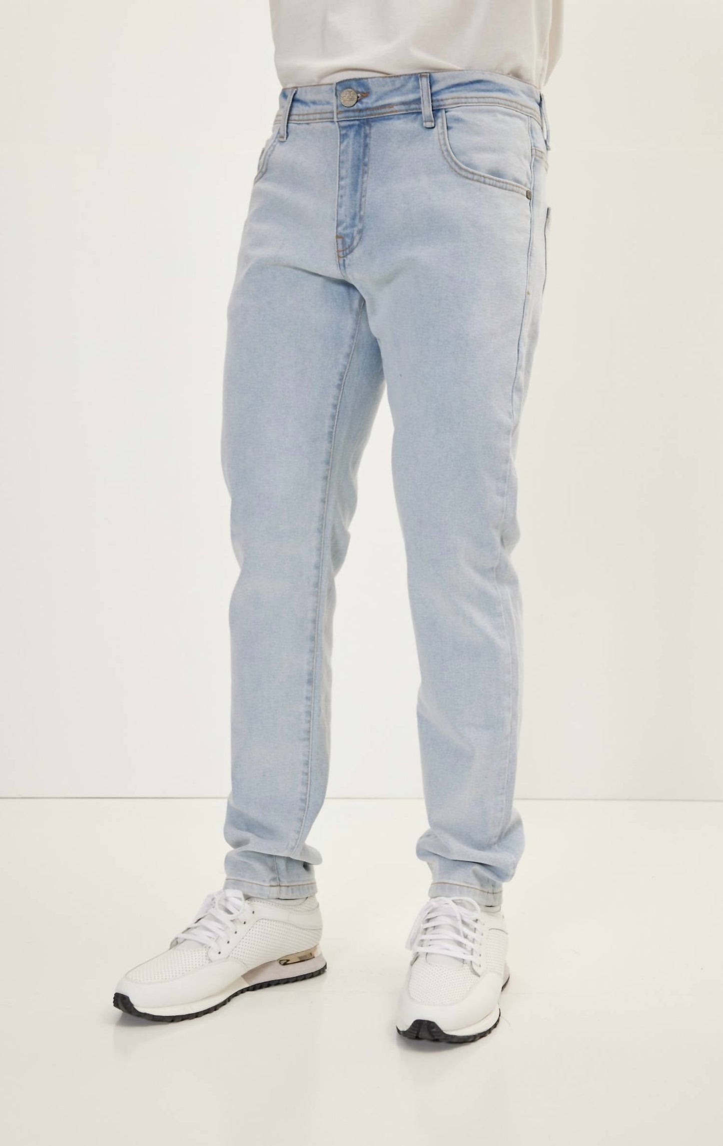 Klassische Herrenjeans mit schmalem Schnitt