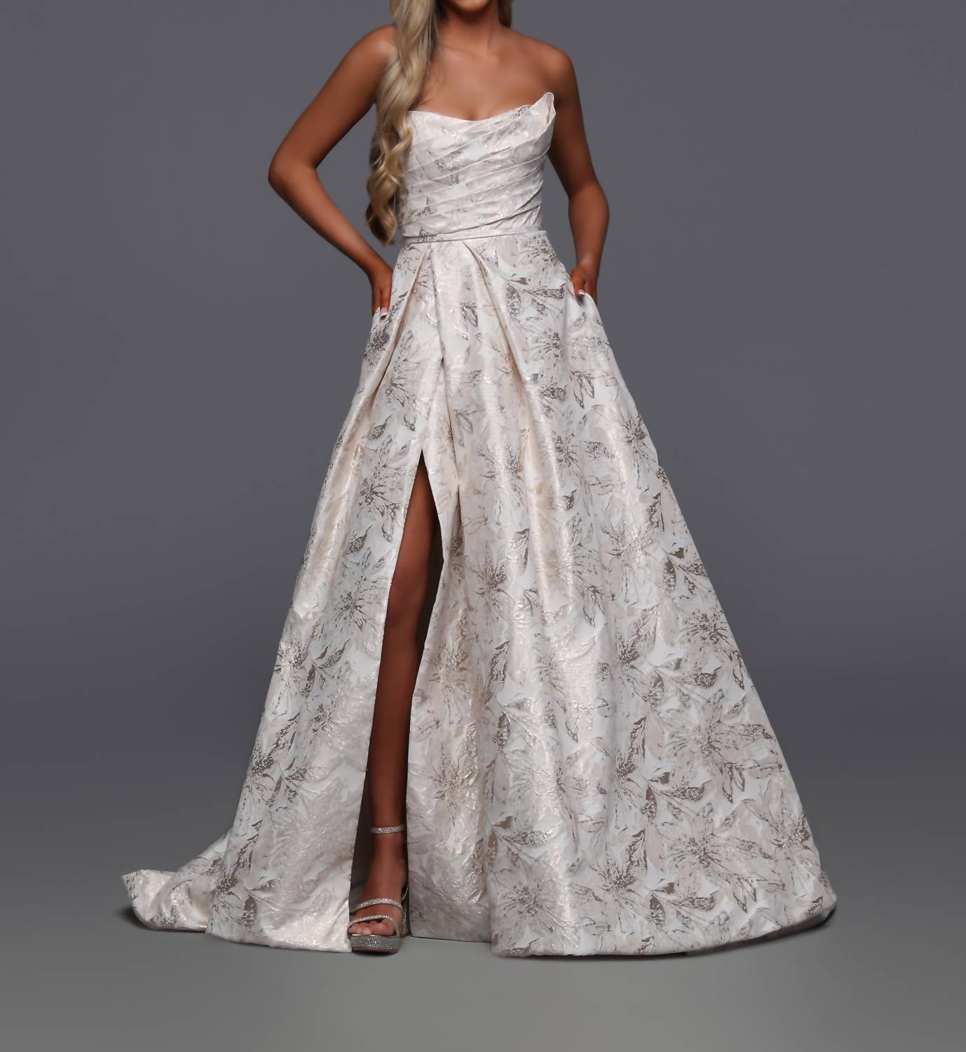 Brautkleid im Jaquard-Stil
