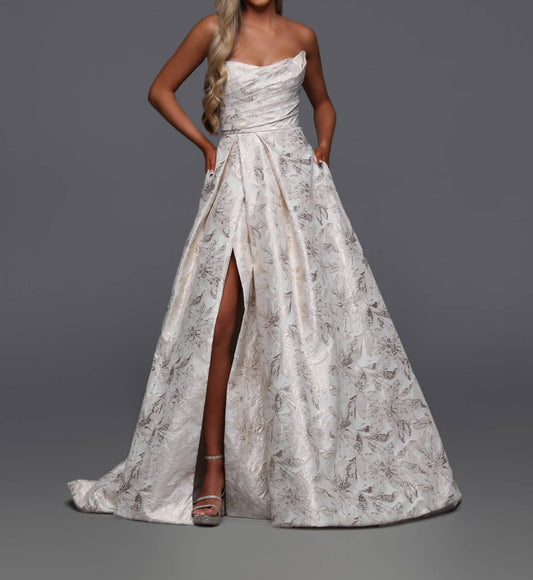 Brautkleid im Jaquard-Stil