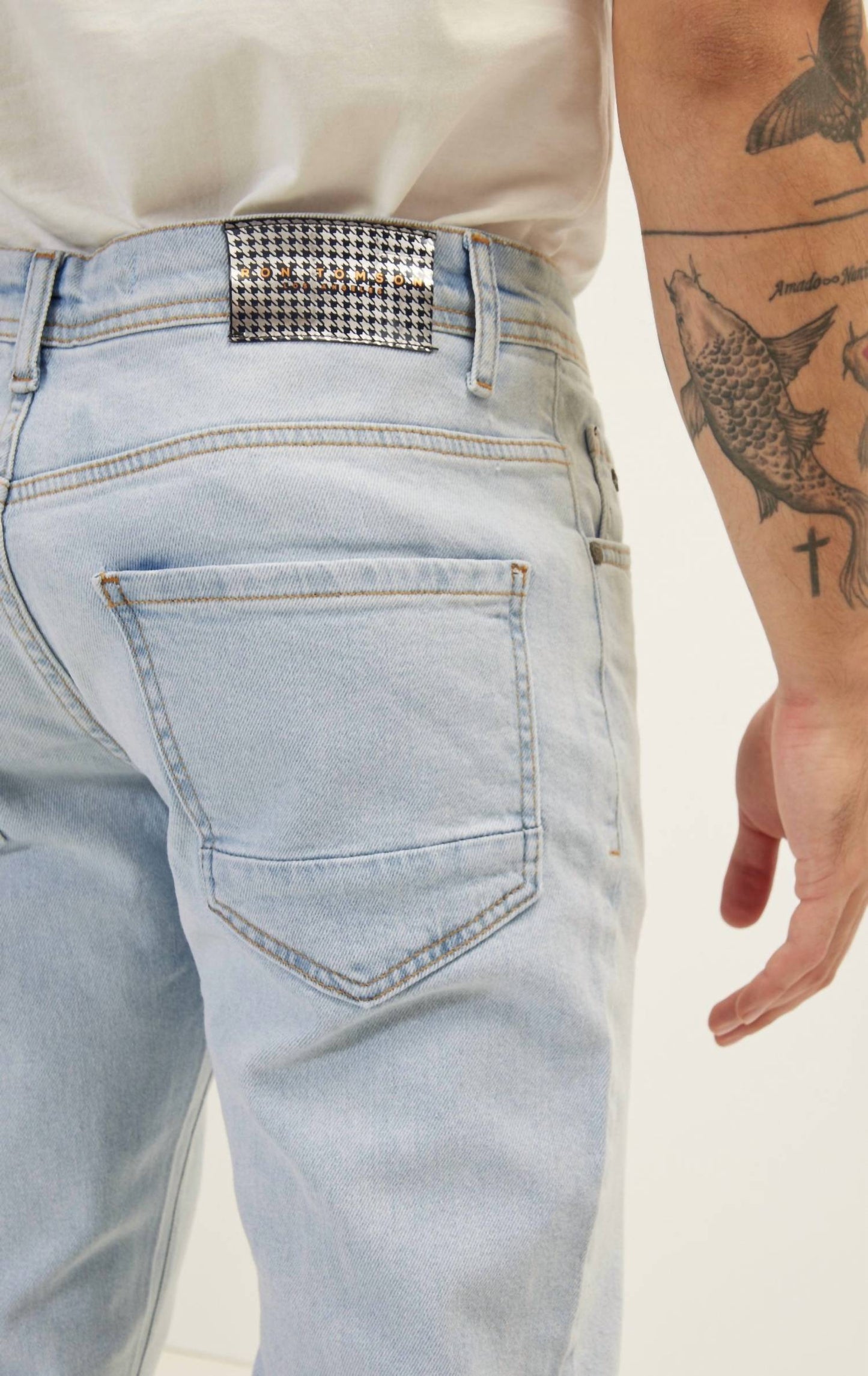 Klassische Herrenjeans mit schmalem Schnitt