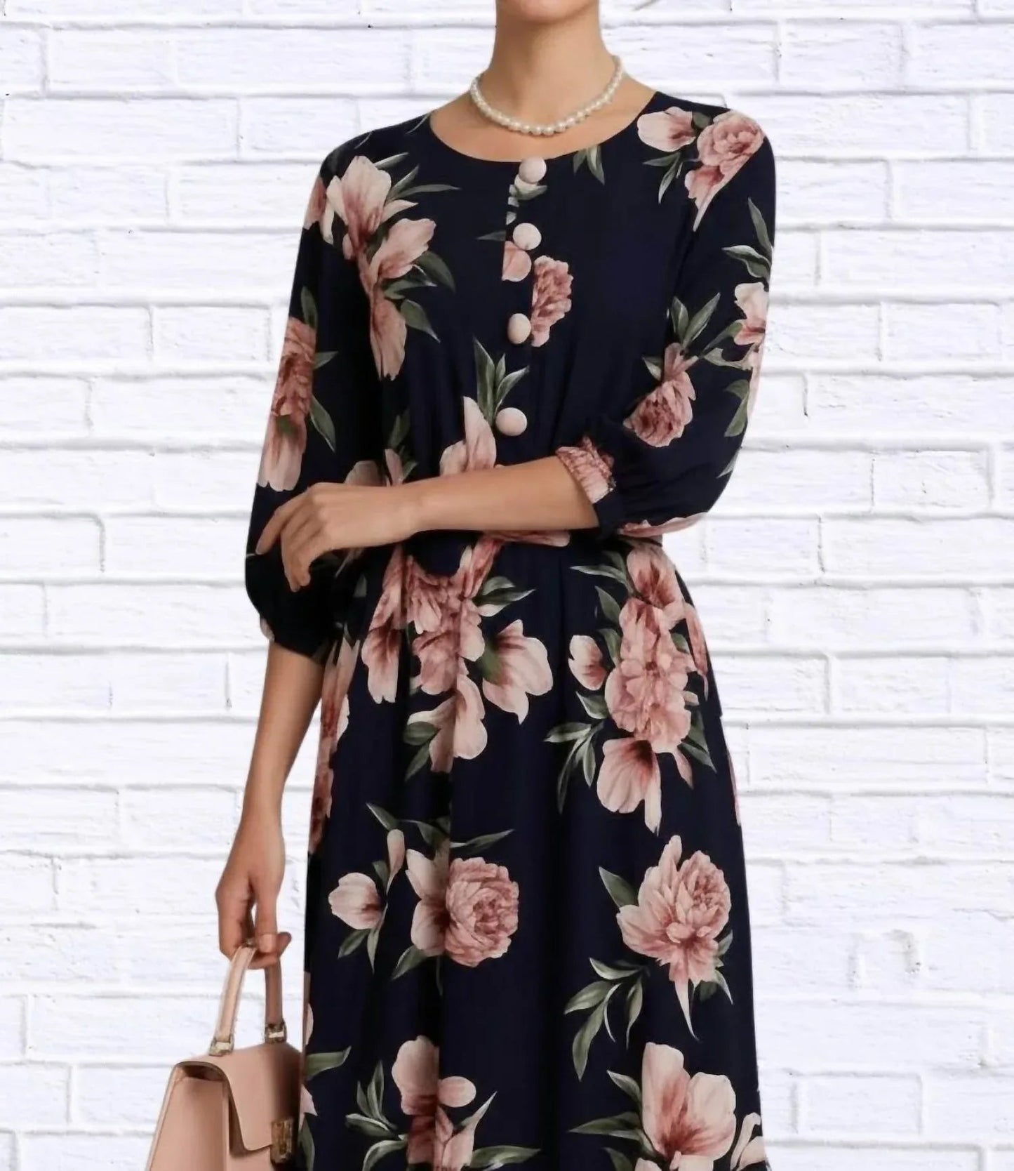 Geblümtes Midikleid mit Gürtel und seitlichen Taschen