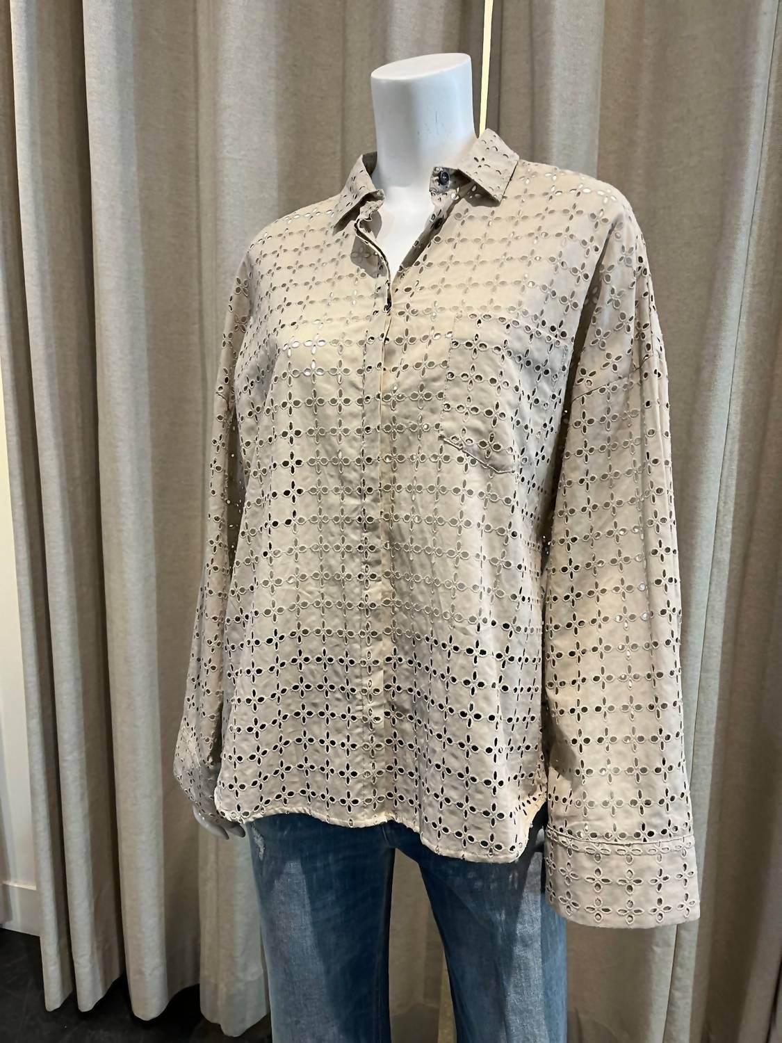 Amanda Perforiertes Button-Down-Oberteil