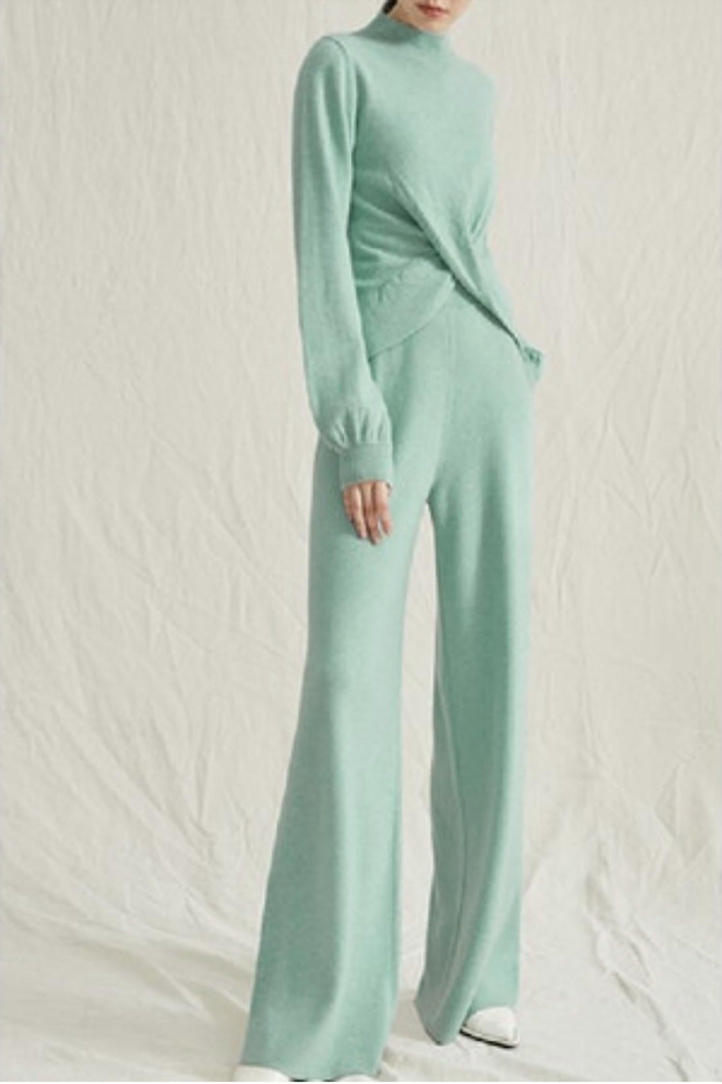 Oberteil mit Twist-Detail und weite Hose
