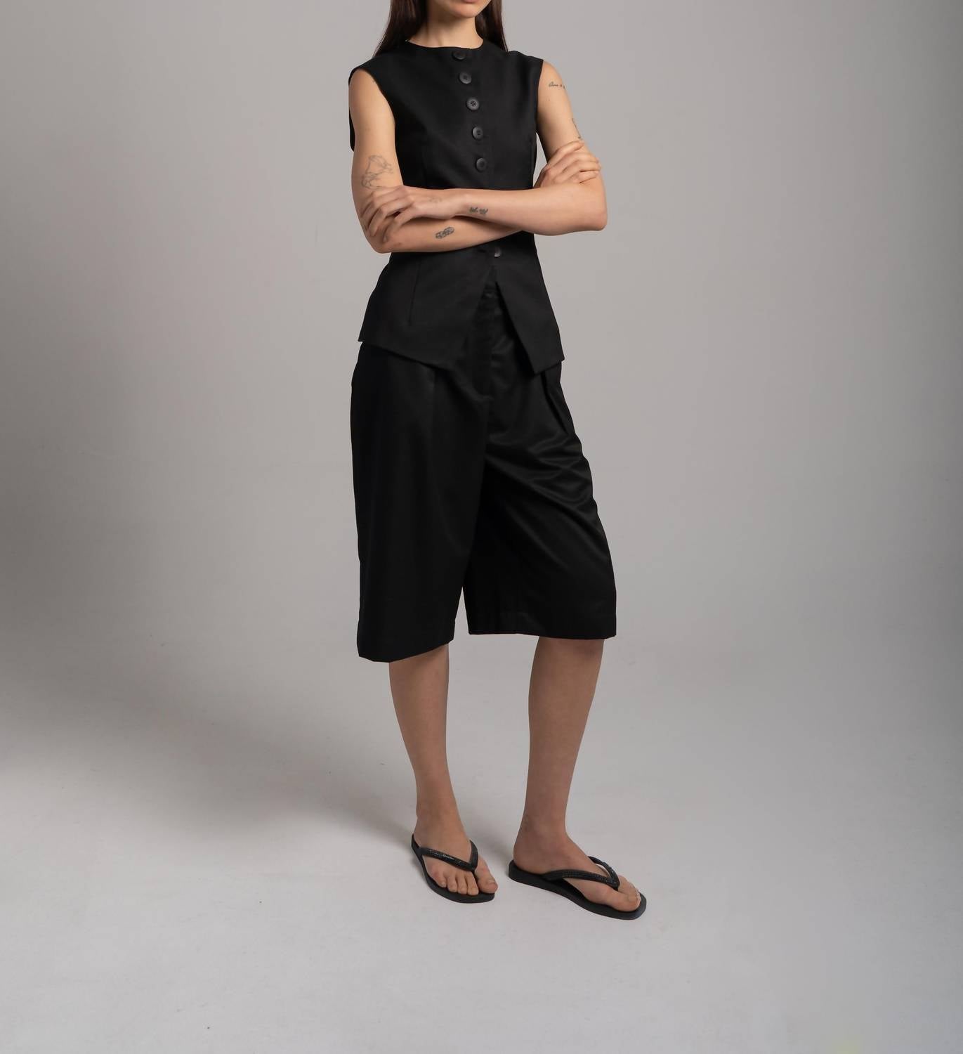 Sleeveless Sculpted Vest