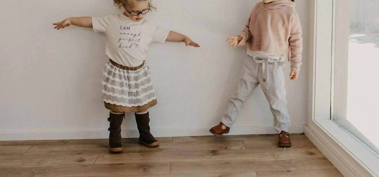 Kinderhose mit Papiertütenbund und Bindegürtel