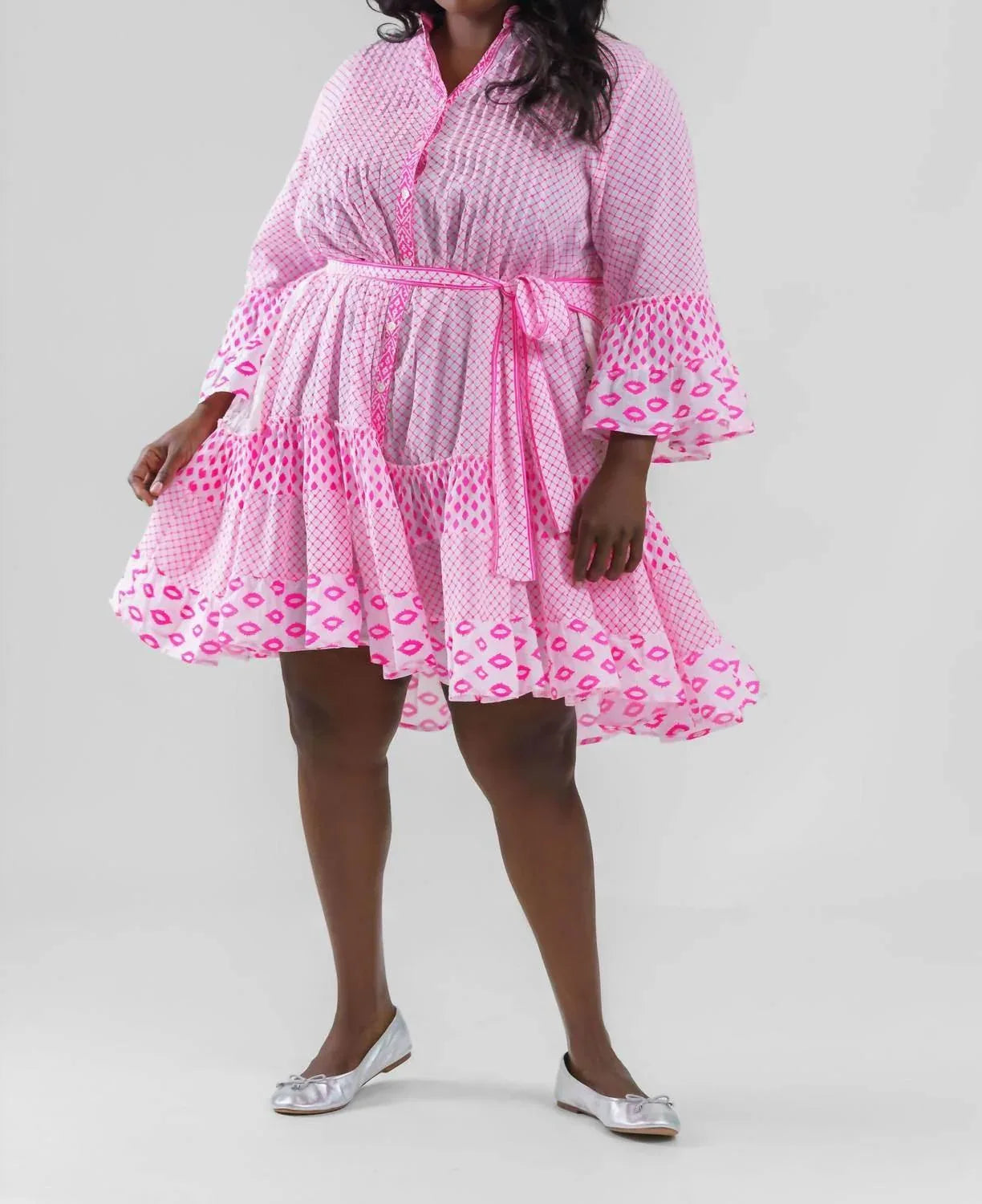 Kurzes Netzstoff-Minikleid – Große Größen
