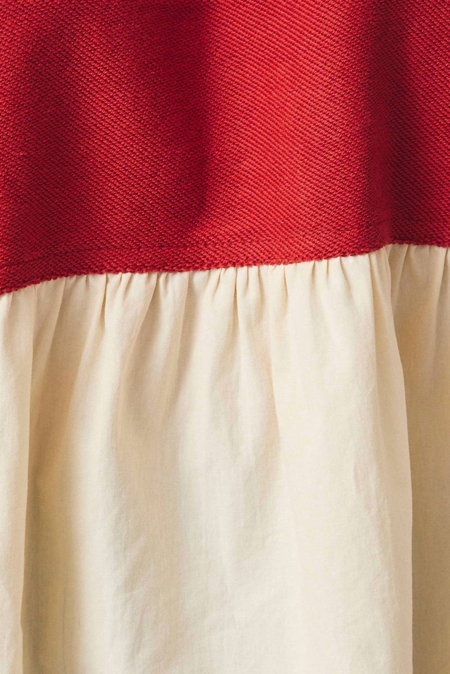 Babydoll-Oberteil mit V-Ausschnitt und Colorblock-Design