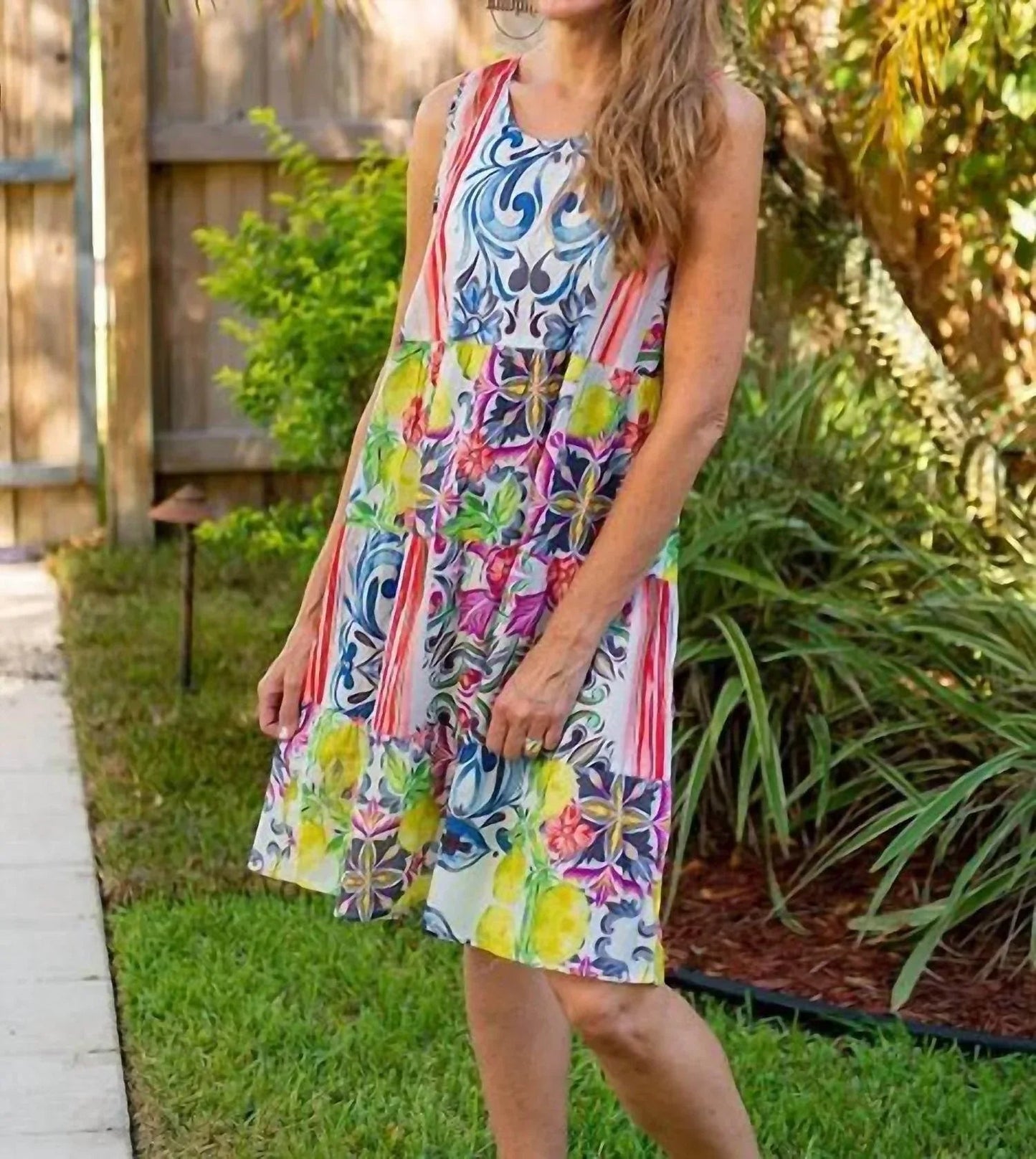 Kleid mit Zitronenmuster