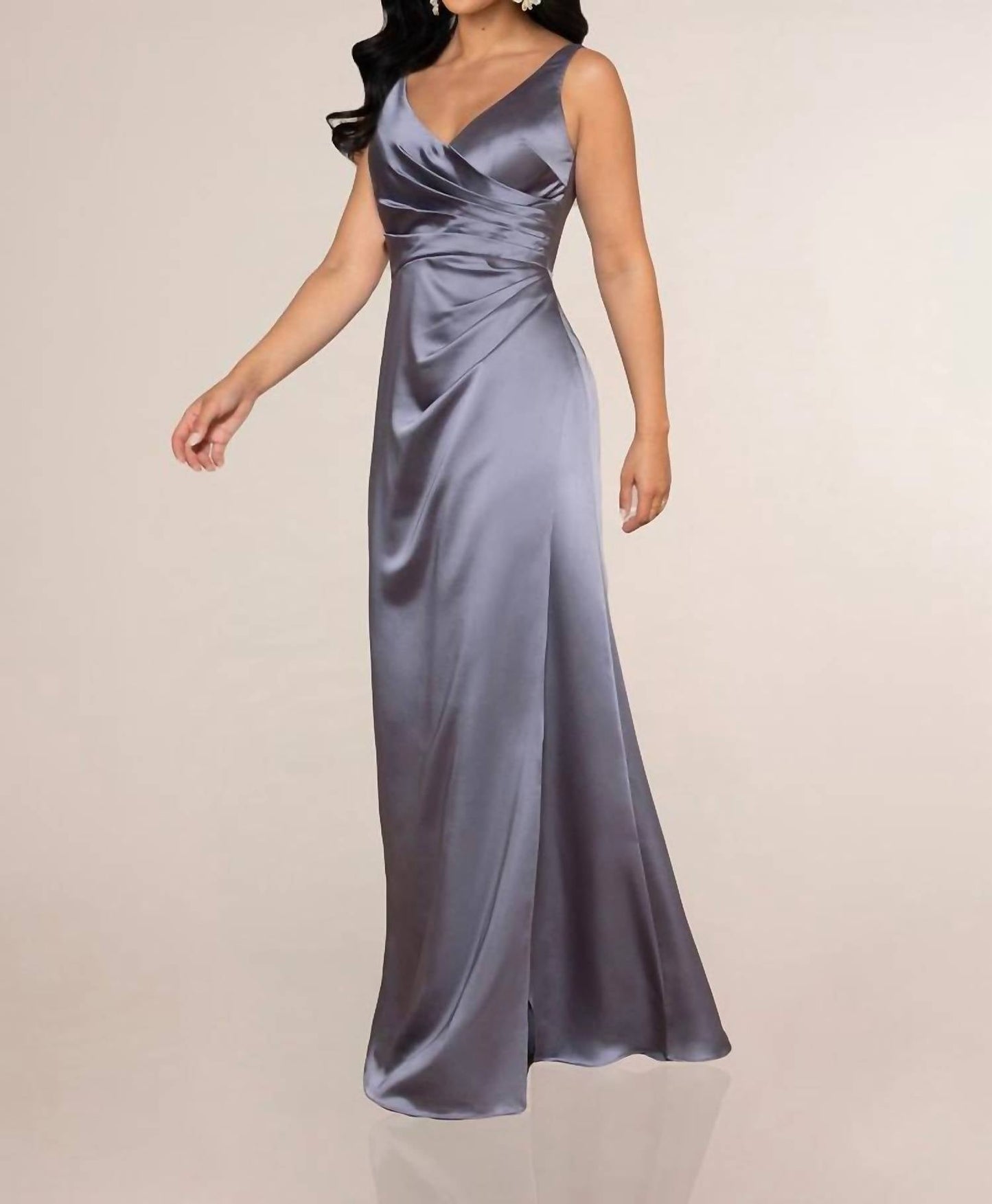 Ärmelloses Maxi-Kleid mit V-Ausschnitt und Drapierter Taille