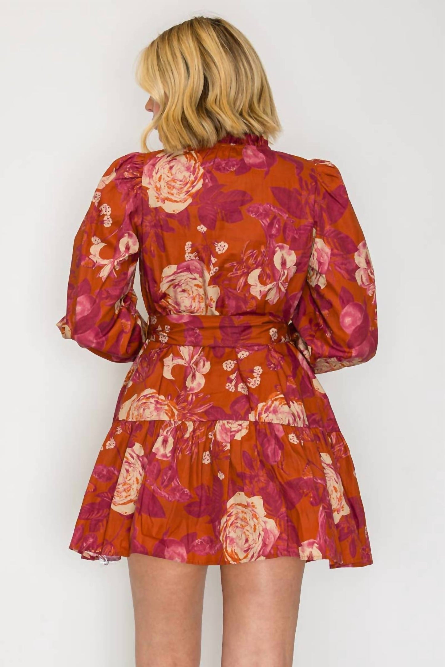 Rustikales Minikleid mit Rosenprint