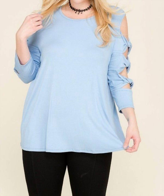 Oberteil mit verdrehtem Cut-Out und 3/4-Ärmeln – Plus Size