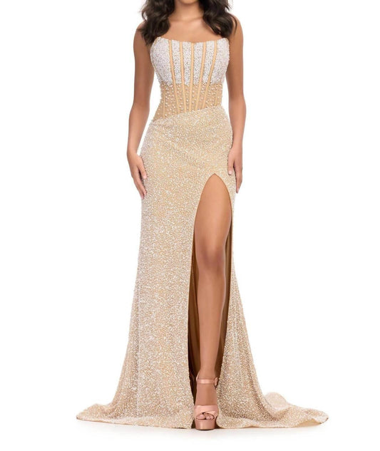 Trägerloses, vollständig perlenbesetztes Abendkleid