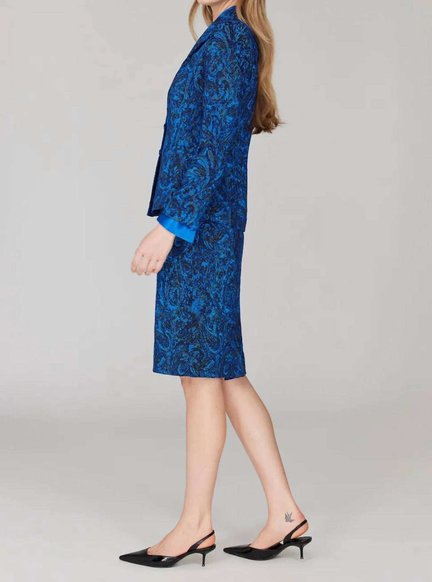 Enganliegende Paisley-Stretch-Jacquard-Jacke