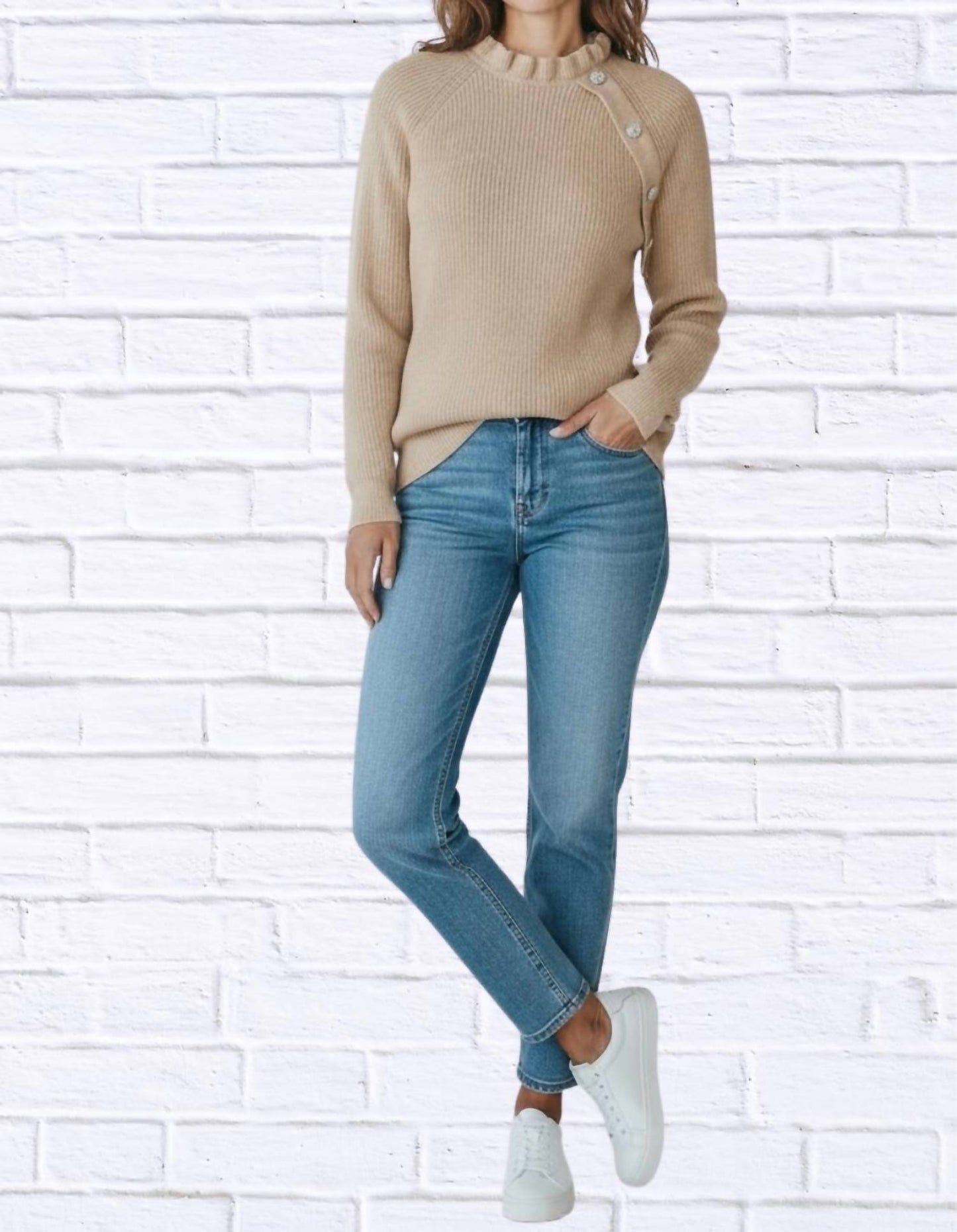 Solider lockerer Strickpullover mit Knöpfen