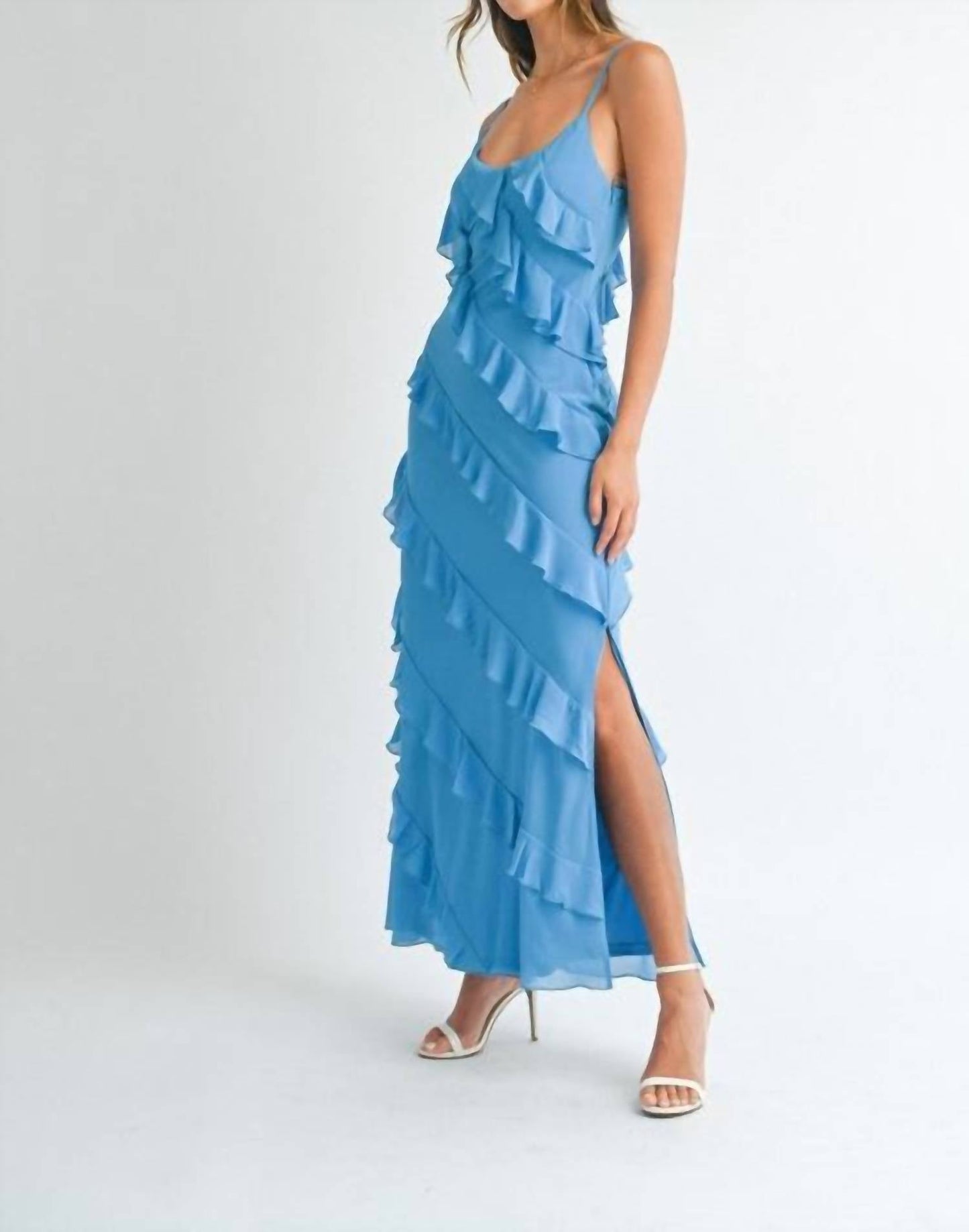 Asymmetrisches gestuftes Maxi-Kleid mit Rüschen