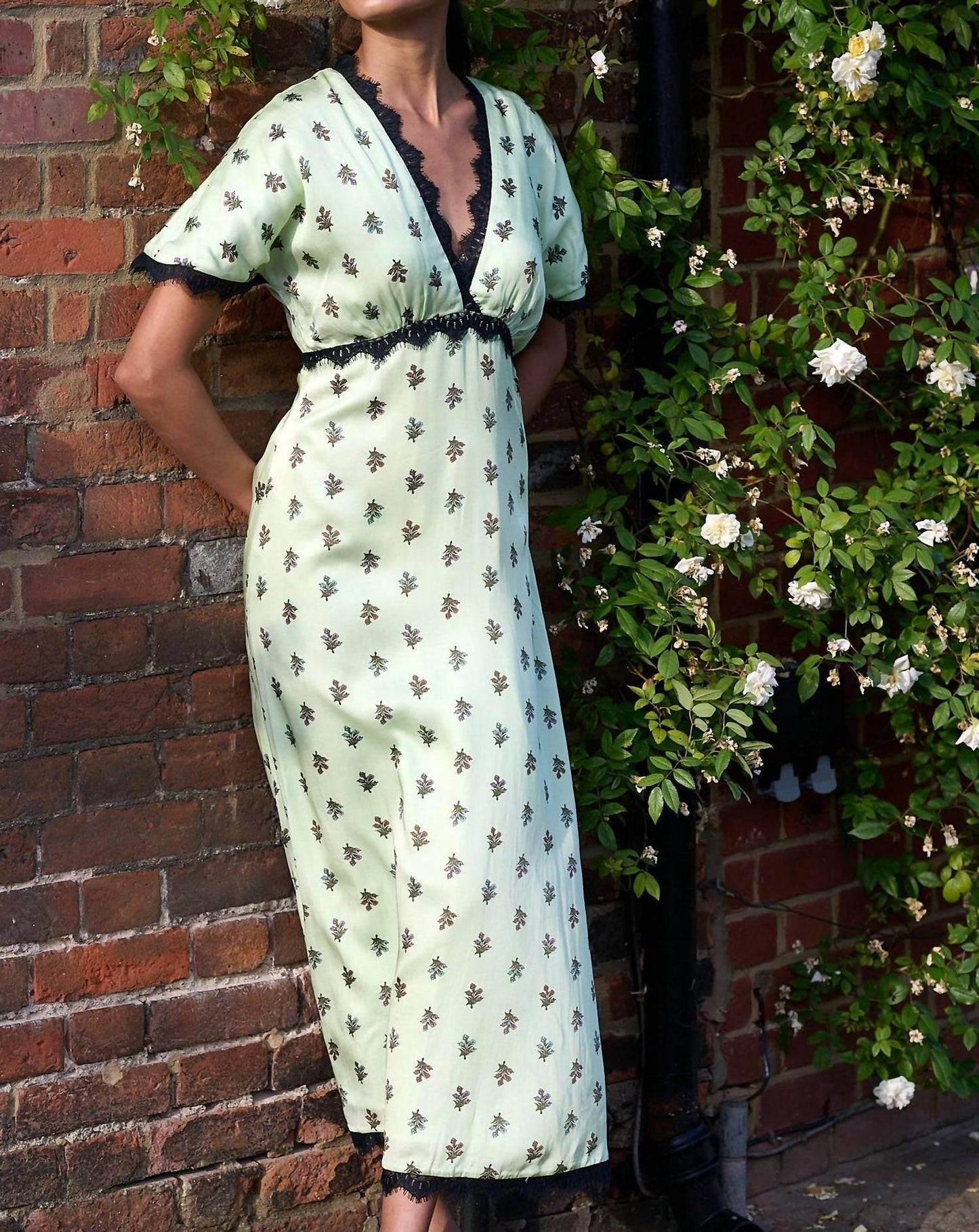 Cleo Kleid aus floraler Spitze