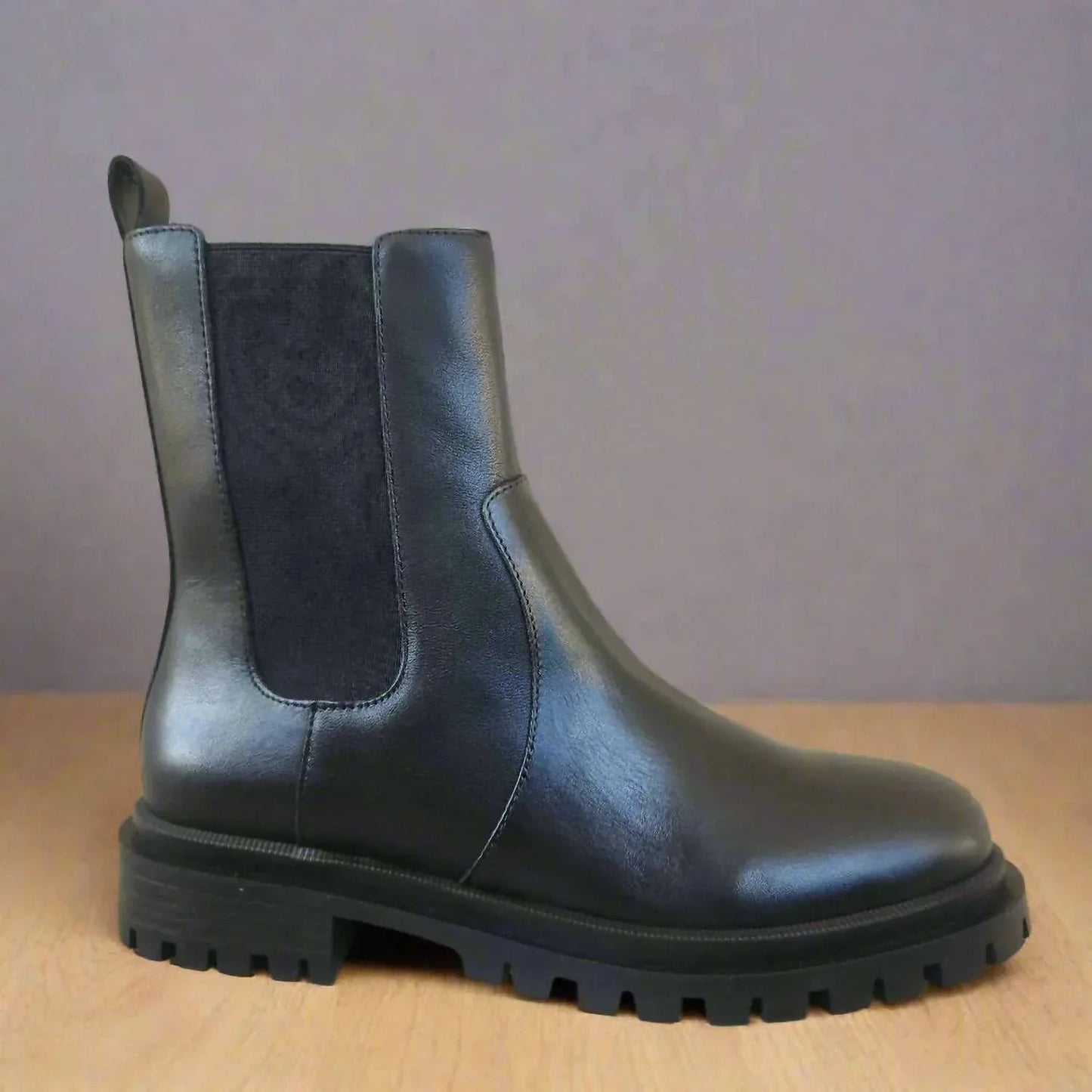 Women's Chelsea Leather Boots