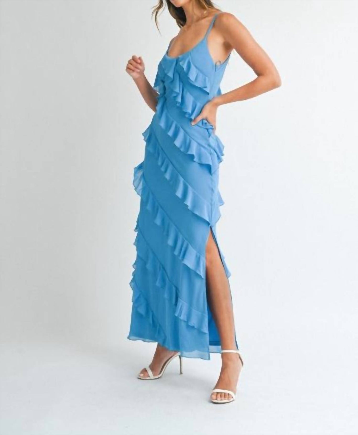 Asymmetrisches gestuftes Maxi-Kleid mit Rüschen