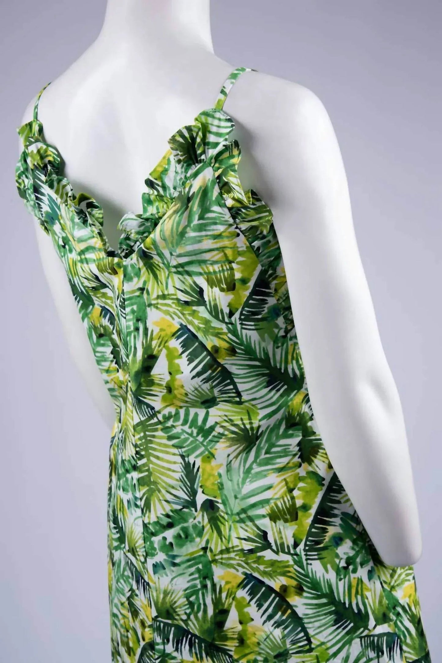 Ärmelloses Kleid mit Rüschenoberteil und Knielänge