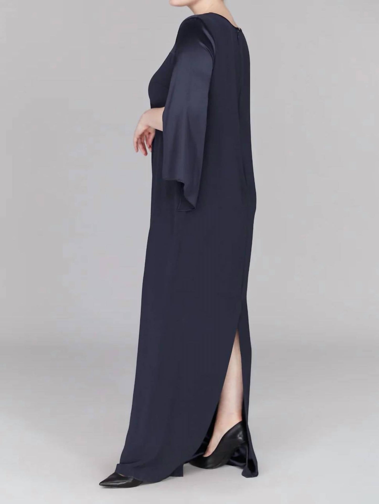 Langärmeliges Seidenkleid