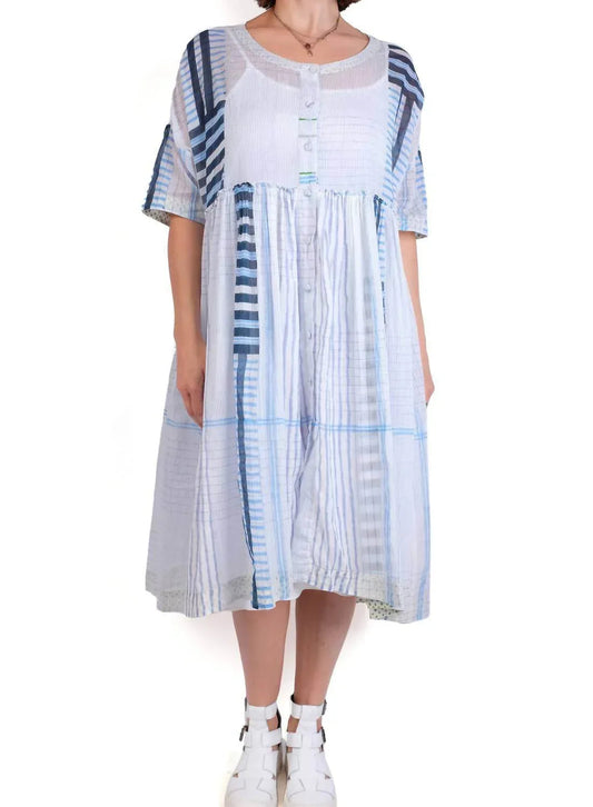 Gestreiftes Midi-Kleid mit Rundhalsausschnitt