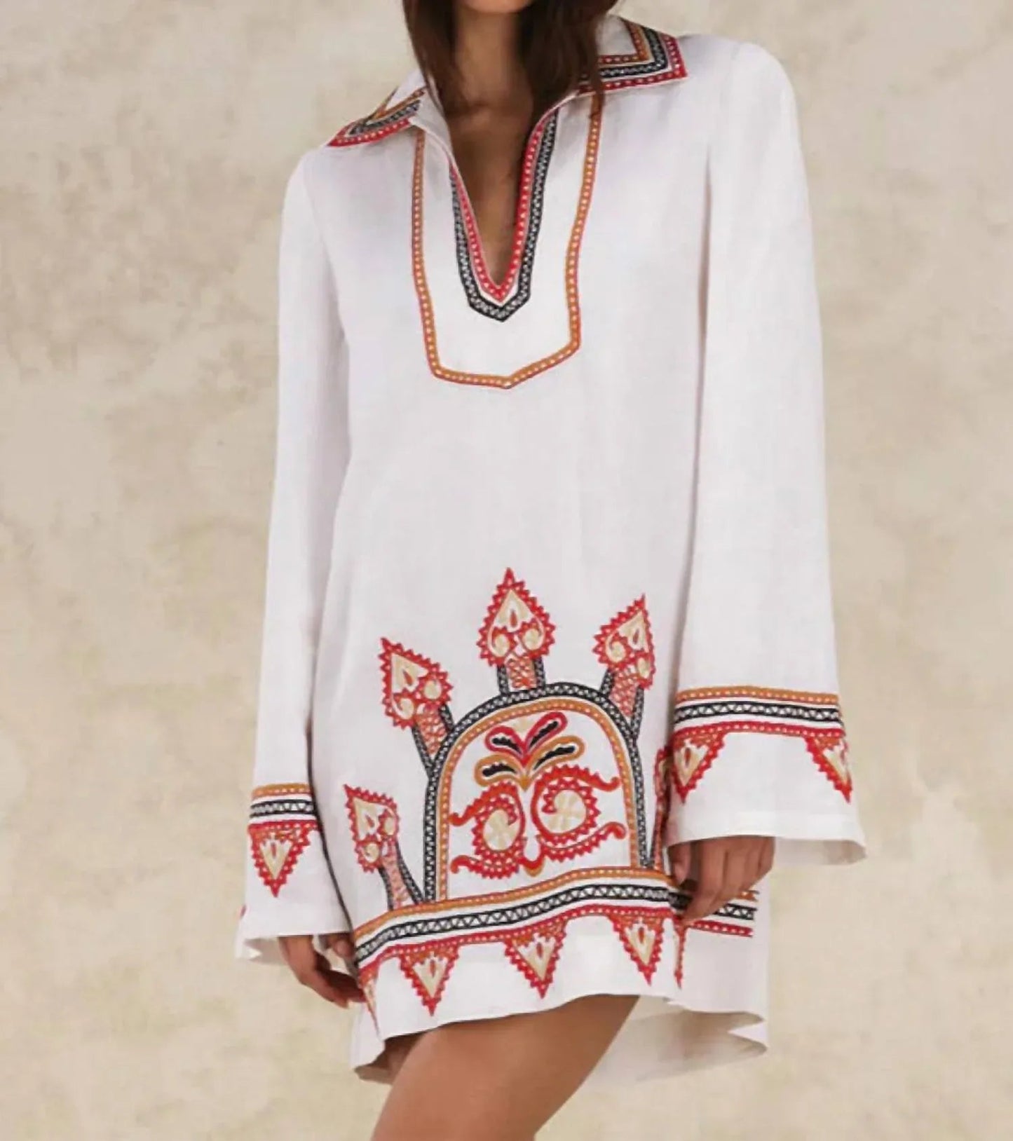 Besticktes kurzes Kleid