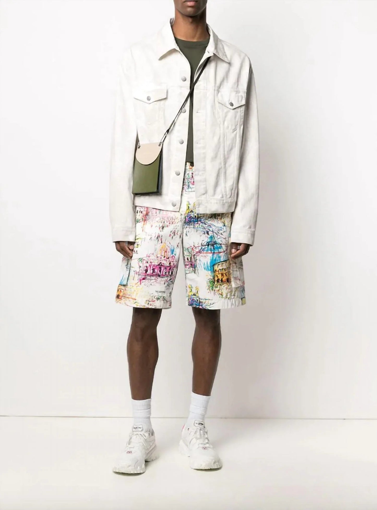 Bermudashorts mit römischen Skizzen-Print