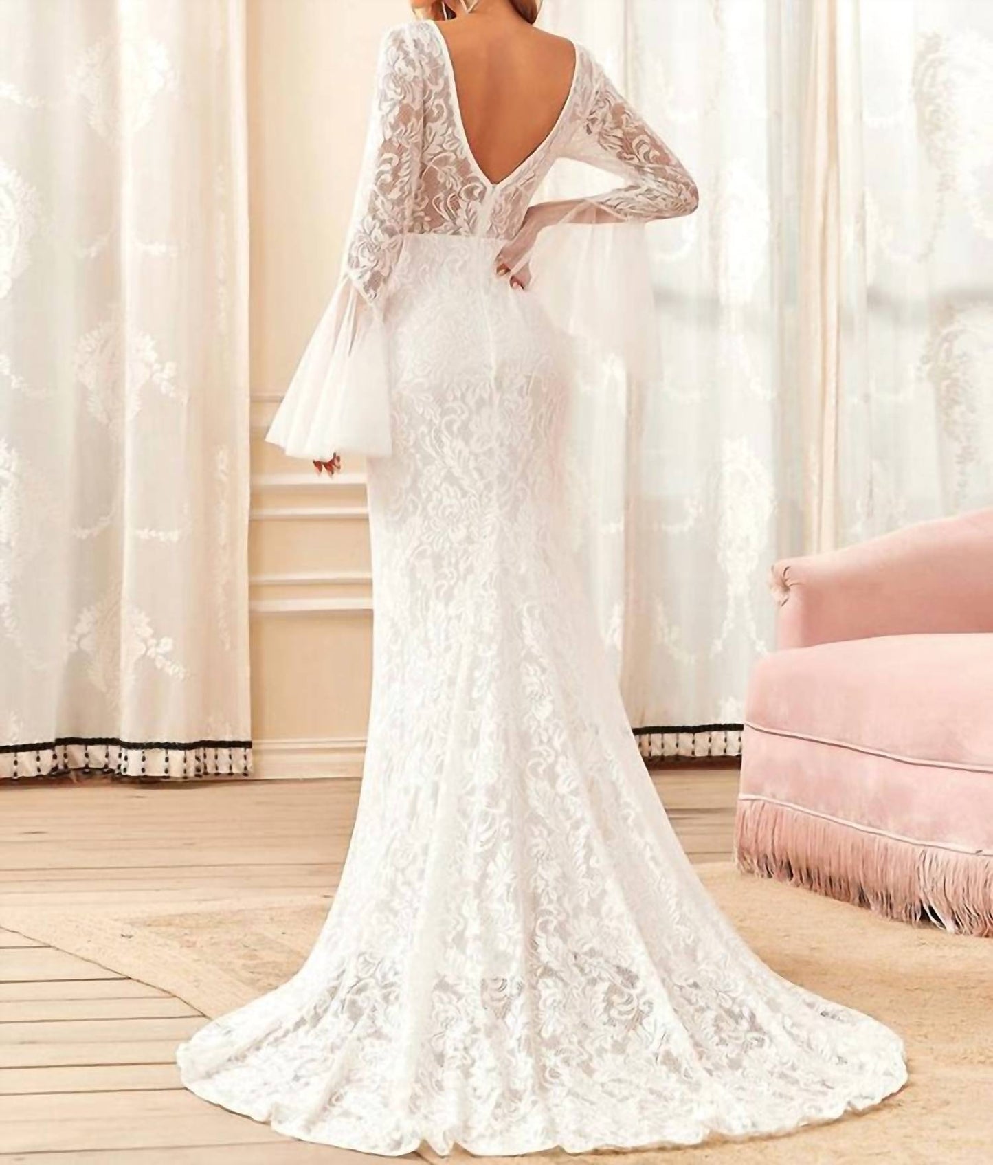 Rundhals-Brautkleid mit langen Pagodenärmeln