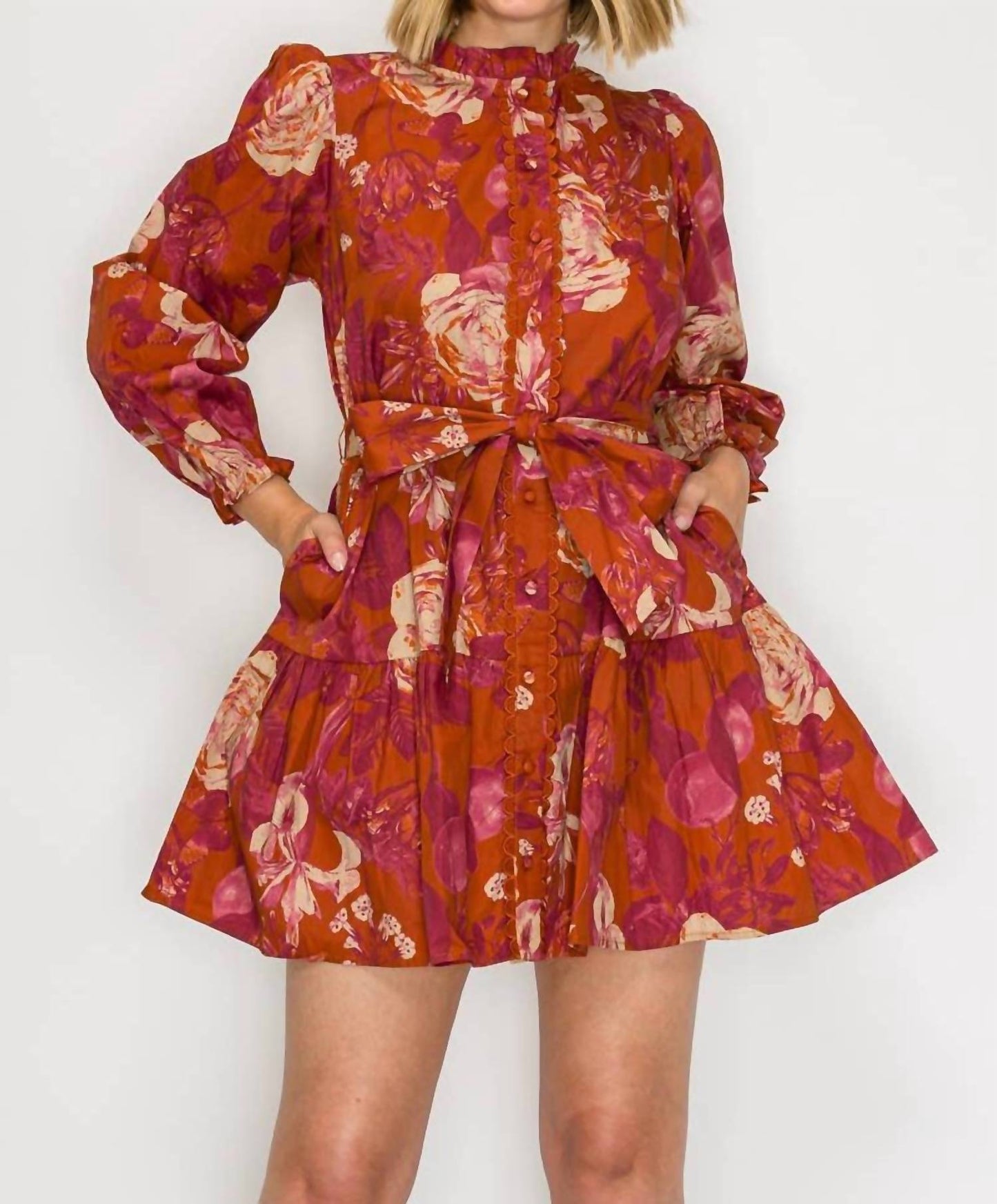 Rustikales Minikleid mit Rosenprint