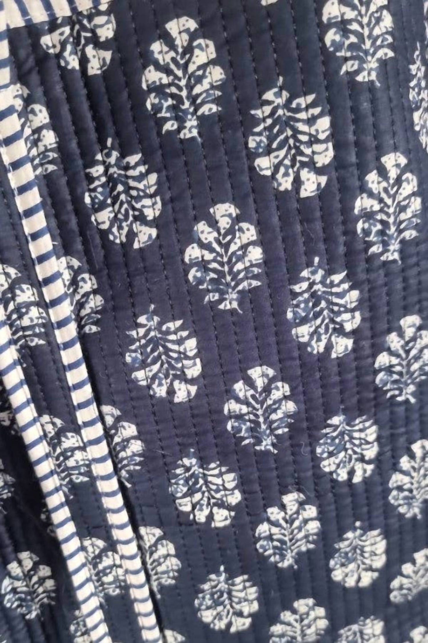 Nantucket Blooms gesteppte Tragetasche für Damen
