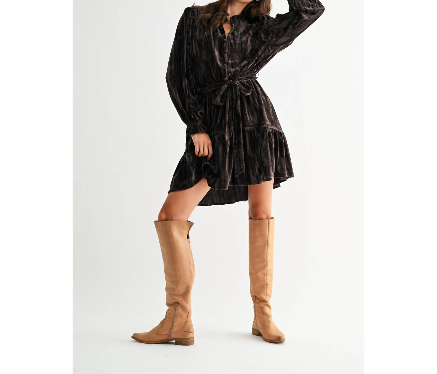 Mini-Samtkleid mit Nahtdetails