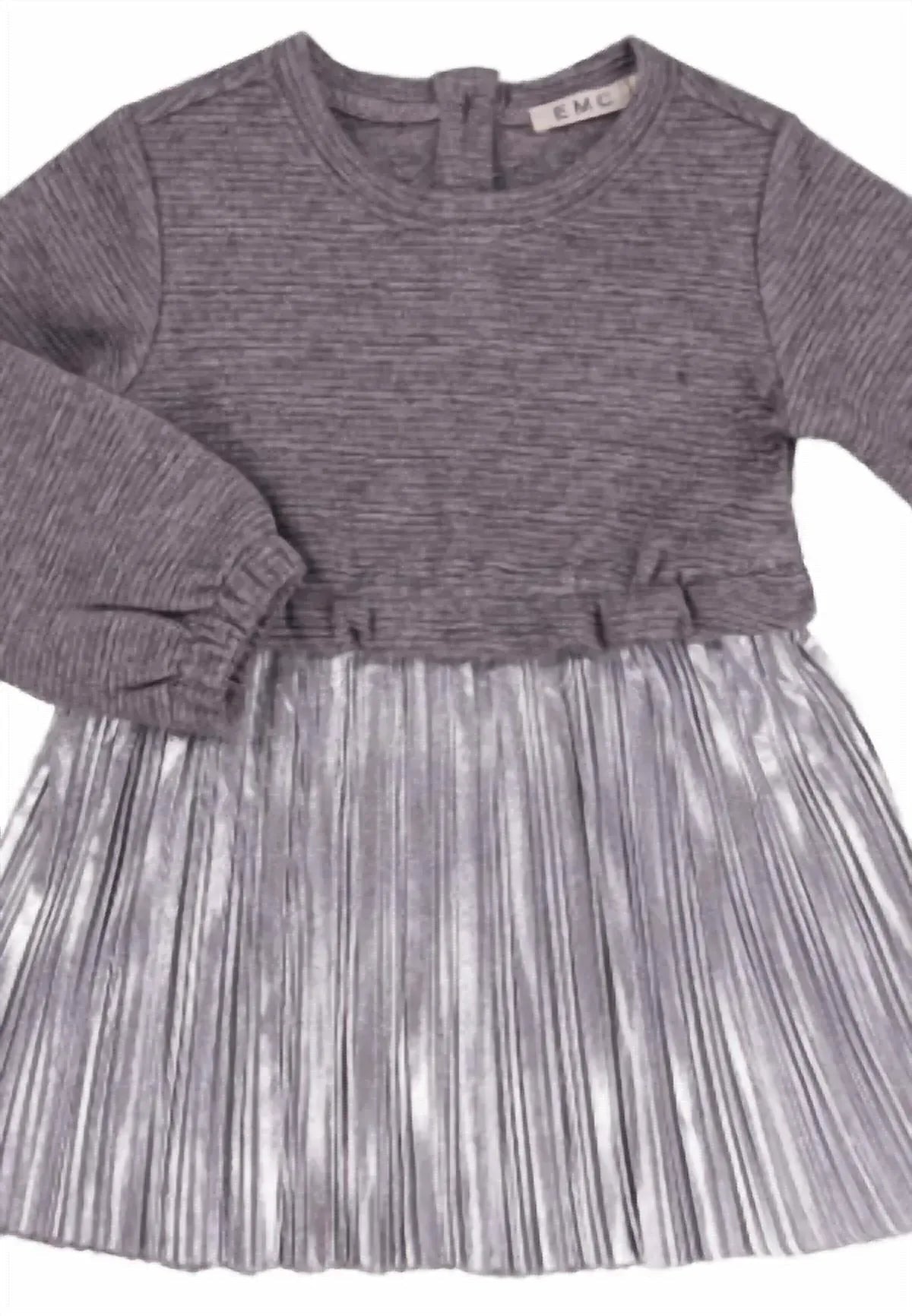 Mädchen einteiliges Strickoberteil und metallisch plissiertes Kleid