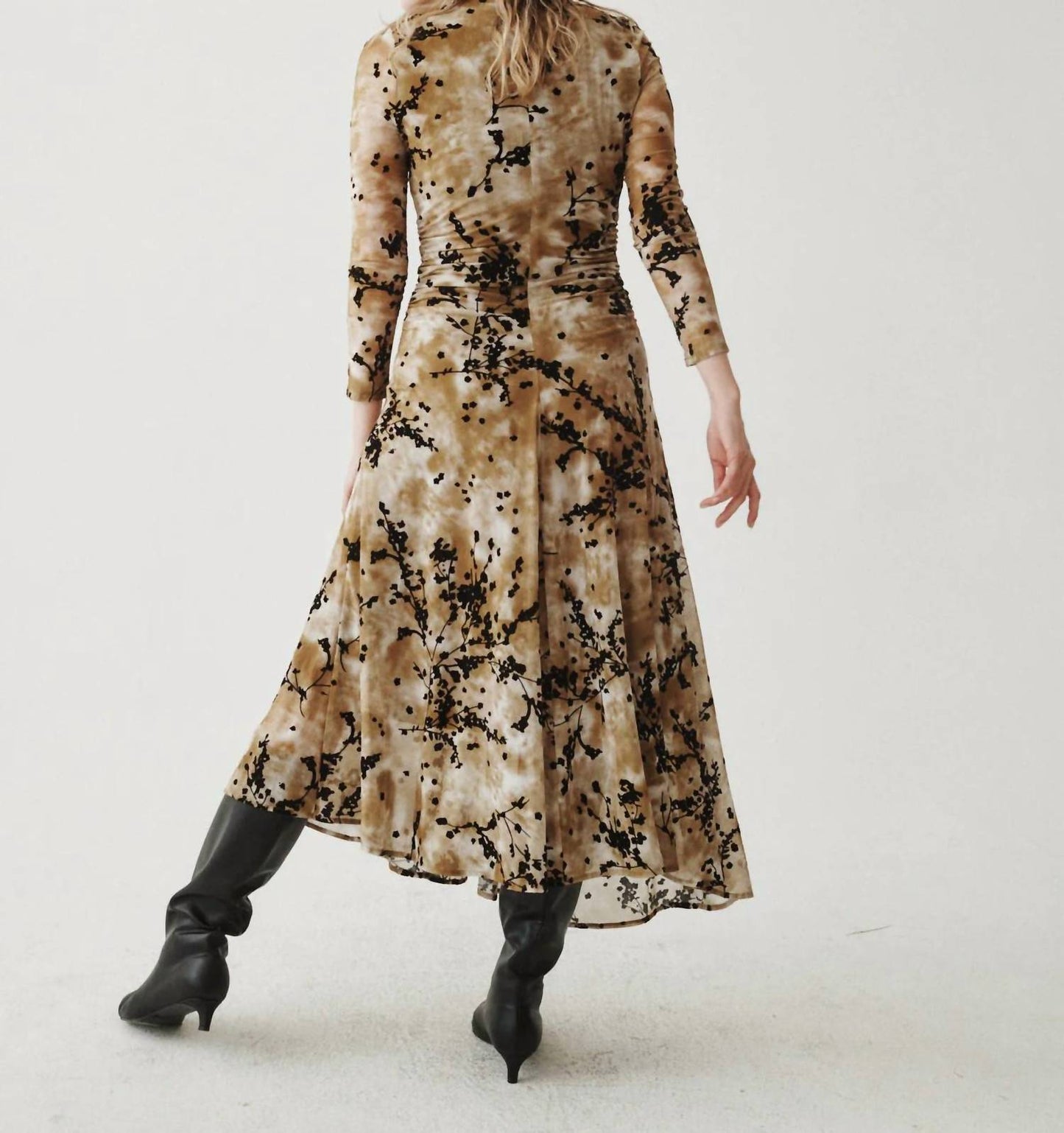 ASYMMETRISCHES NETZKLEID