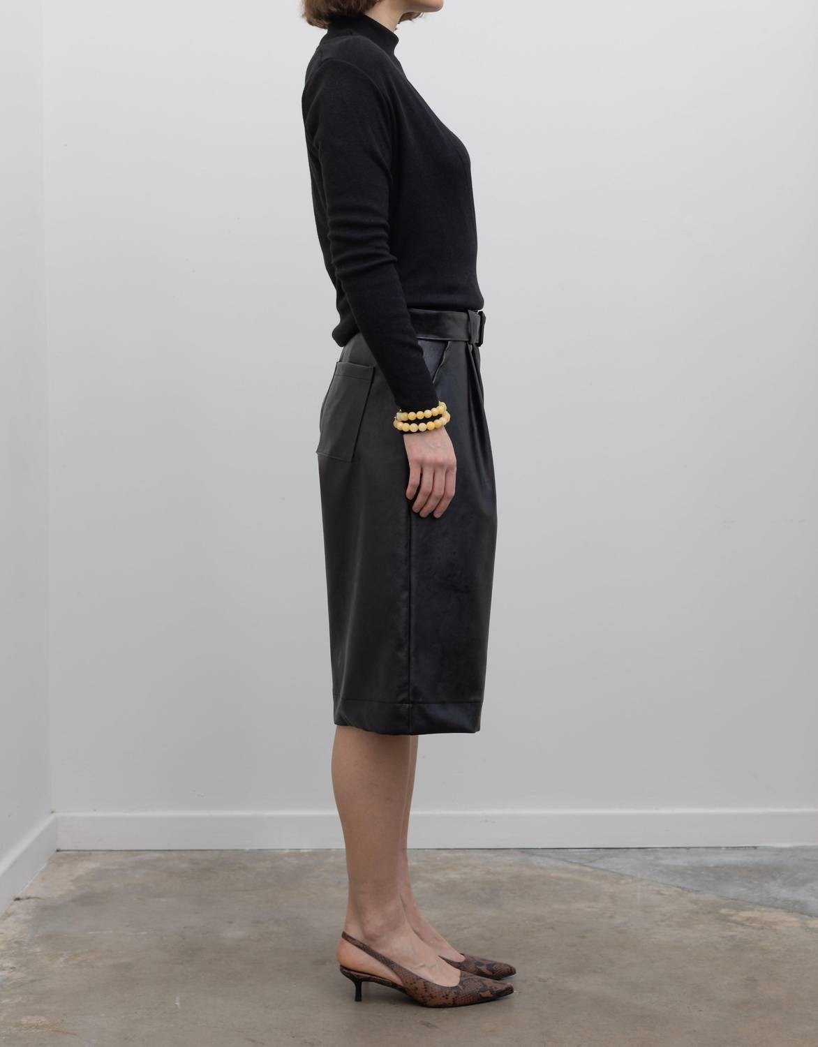 Vegane Bermuda-Shorts mit Gürtel