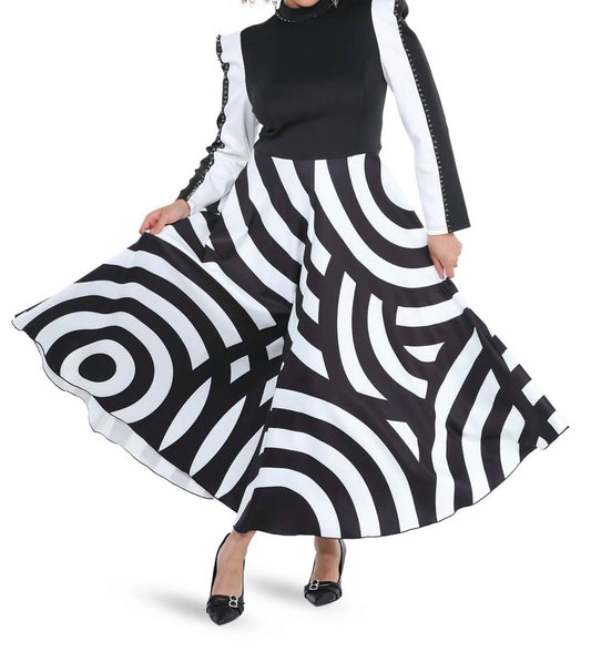 Gestreiftes ausgestelltes Midikleid
