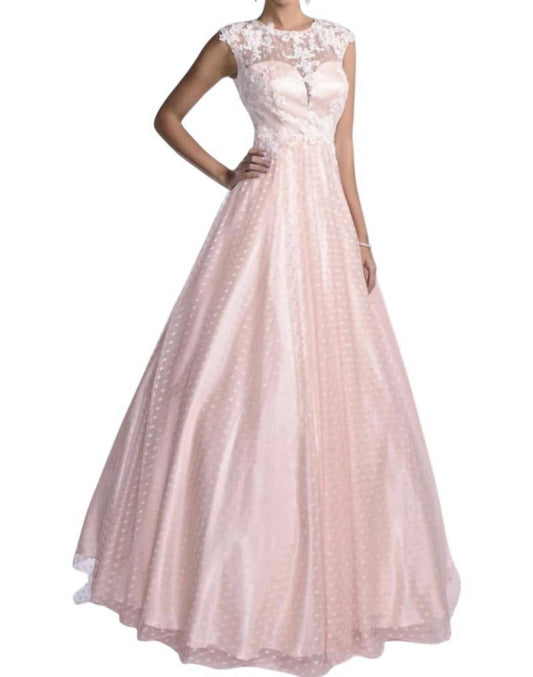 Ärmelloses Fit-and-Flare-Ballkleid