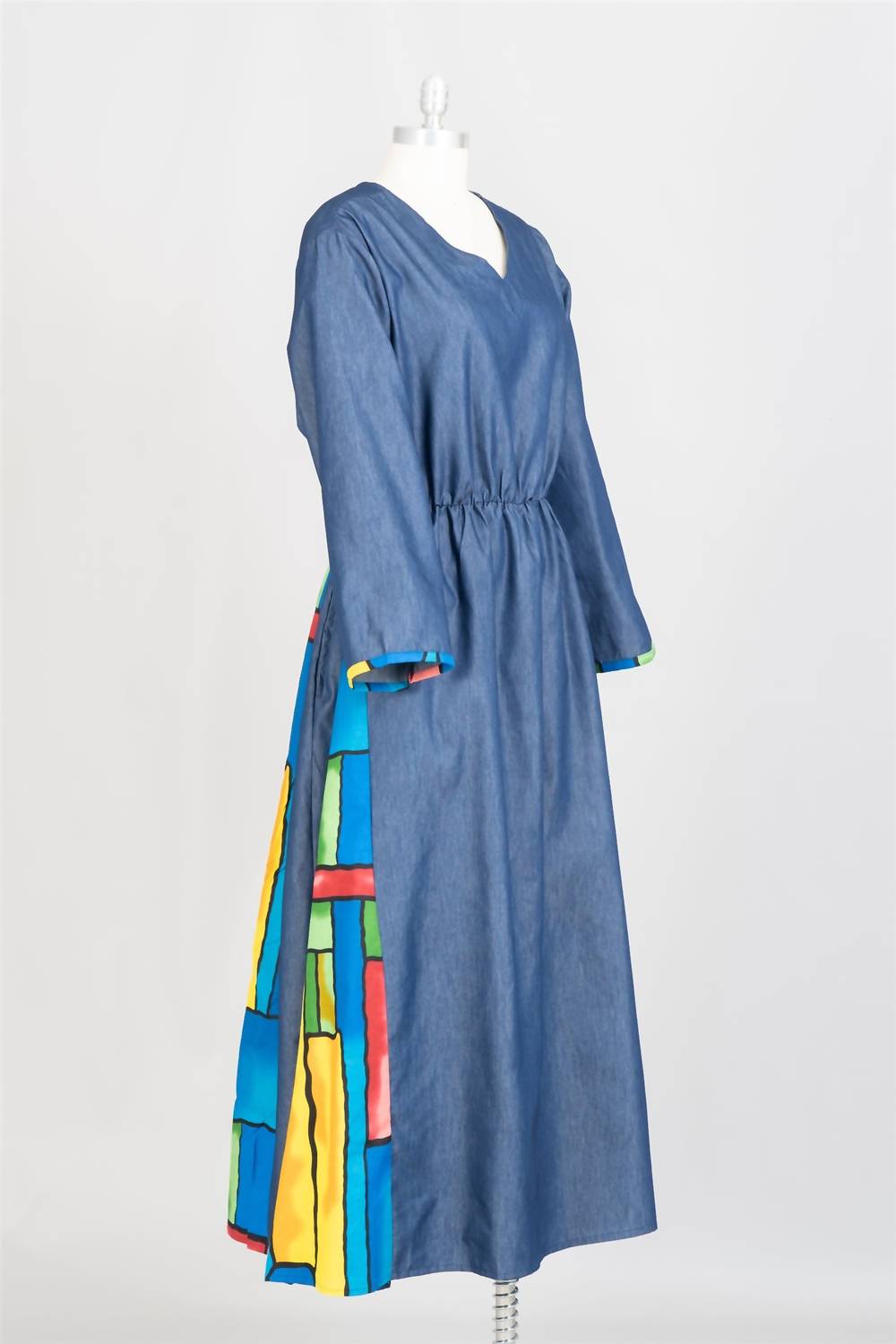 Jeanskleid mit afrikanischem Muster