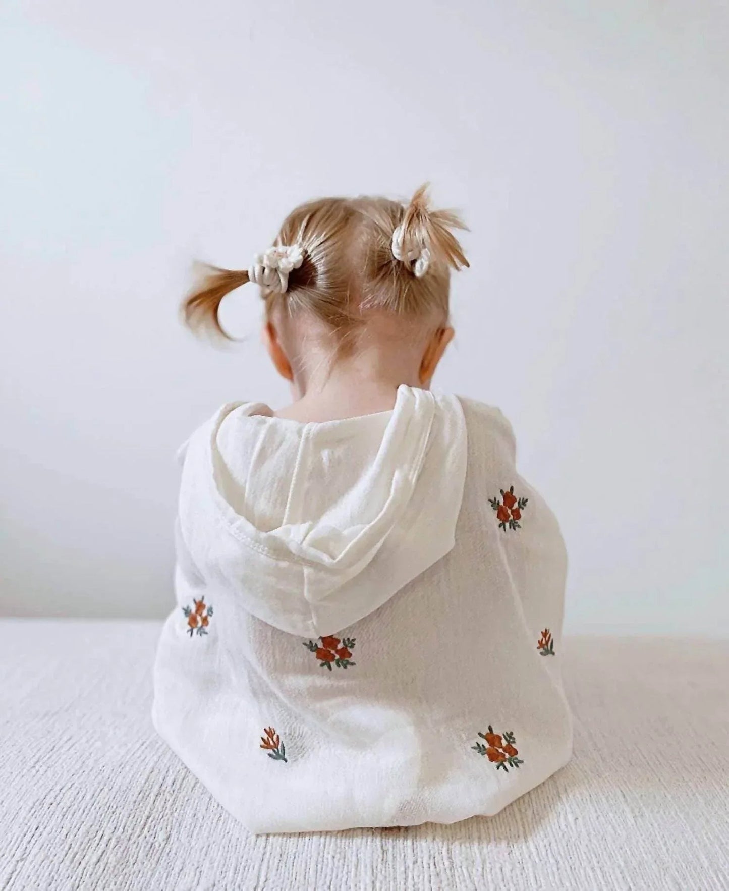 Blumen-Bio-Musselin-Poncho für Babys und Kleinkinder