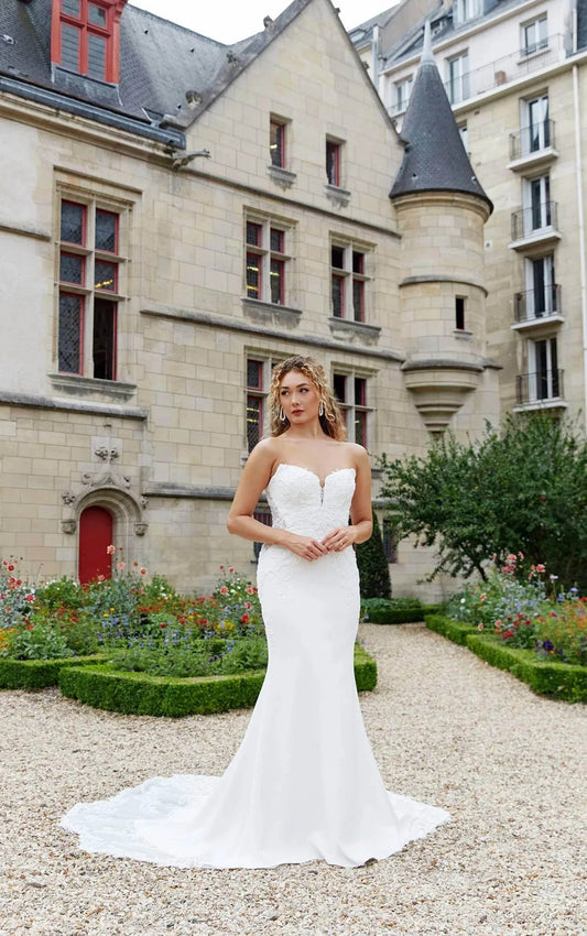 Elegantes Säulen-Brautkleid aus Spitze